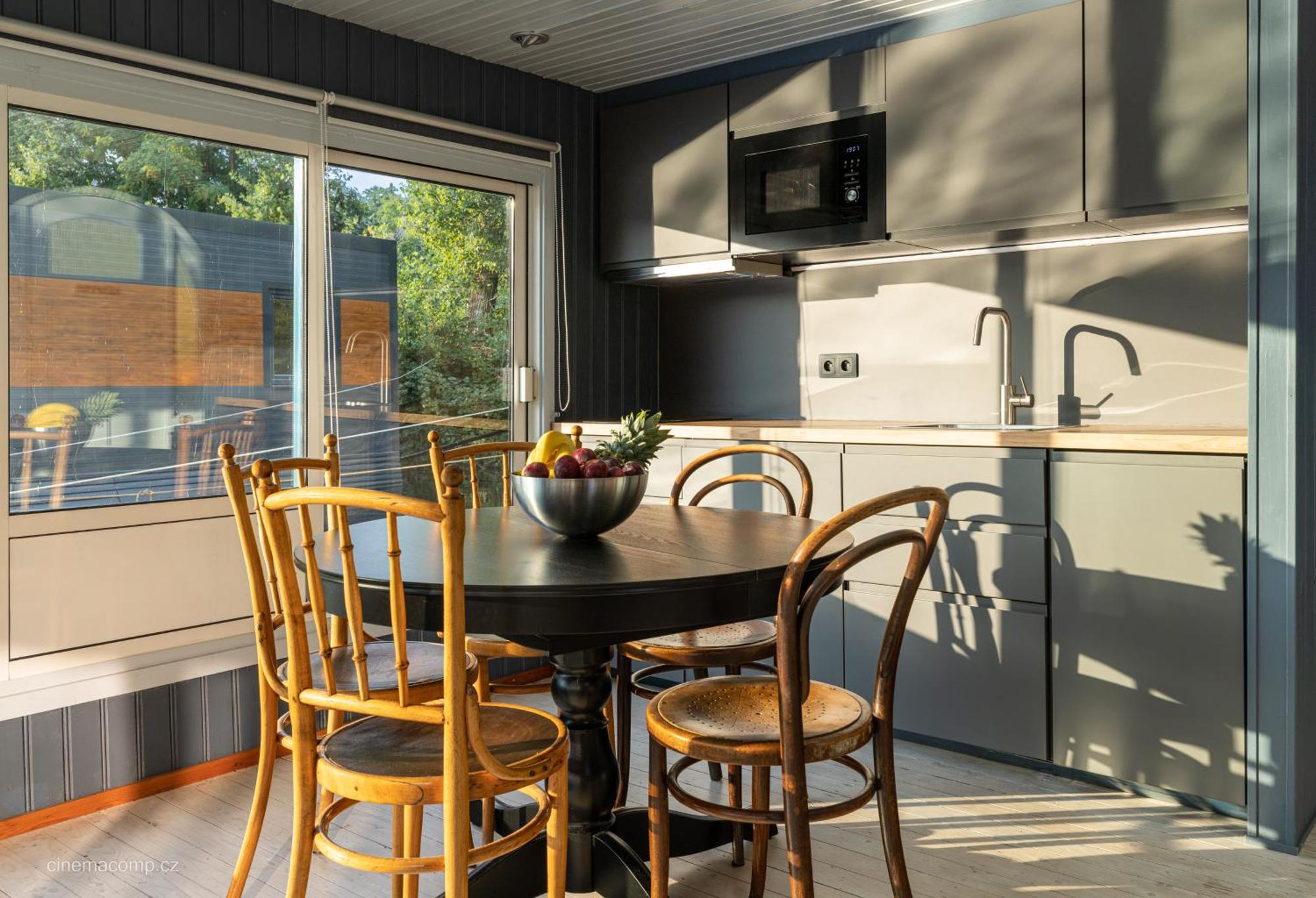 Houseboat - Place In Tekne