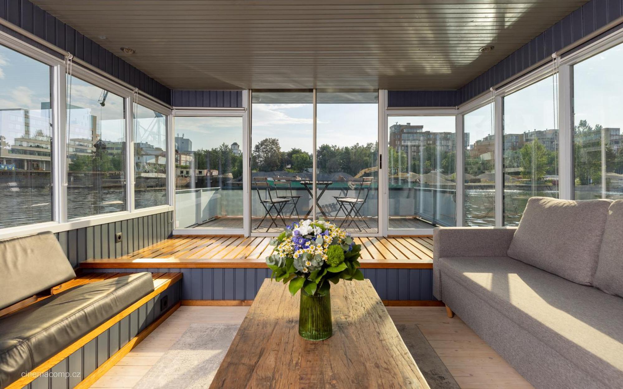Houseboat - Place In Prague