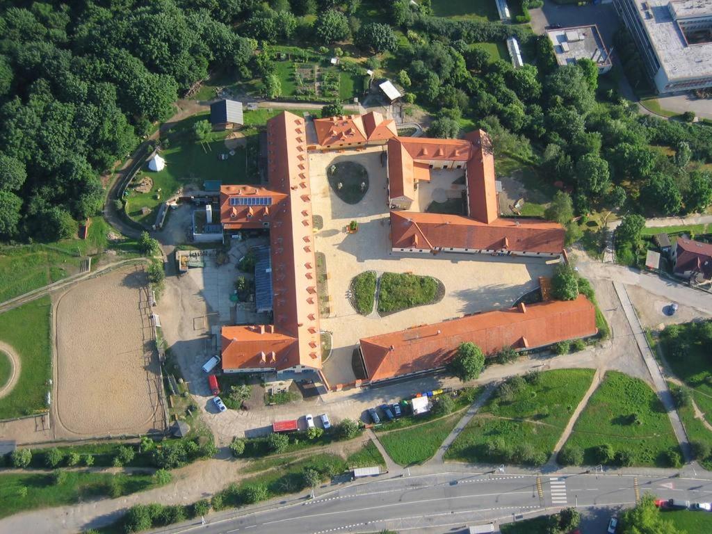 Toulcuv Dvur * Prague