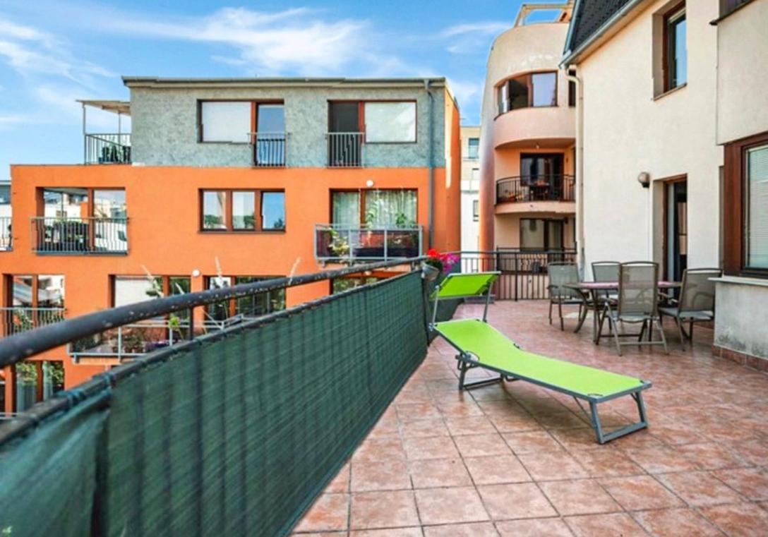 Spacious With Huge Balcony! Prague