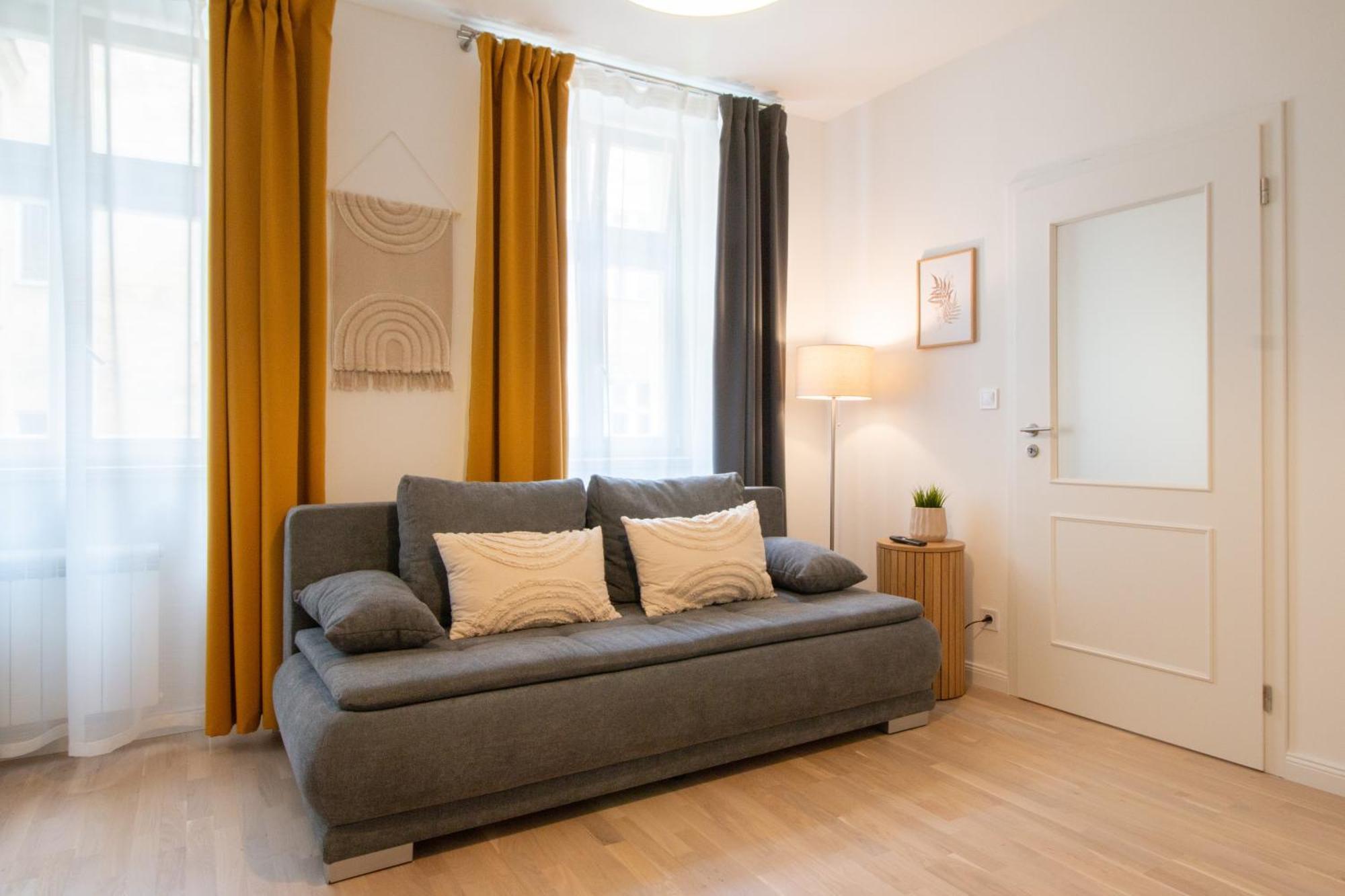 Washingtonova Cr Apartment