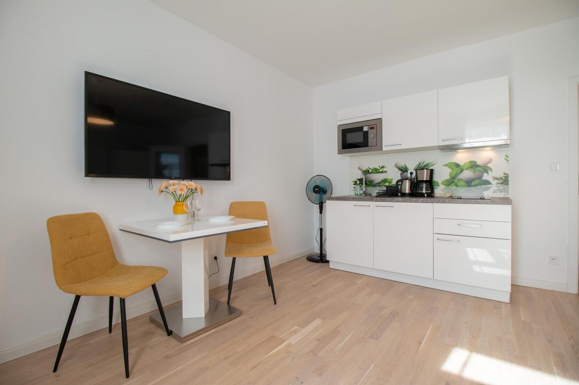 Washingtonova Cr Apartment *