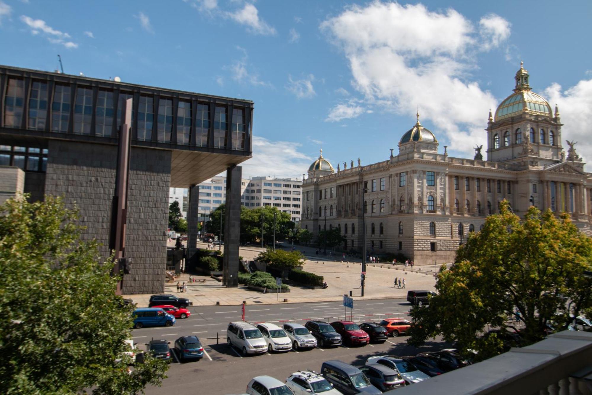 Washingtonova Cr Apartment *