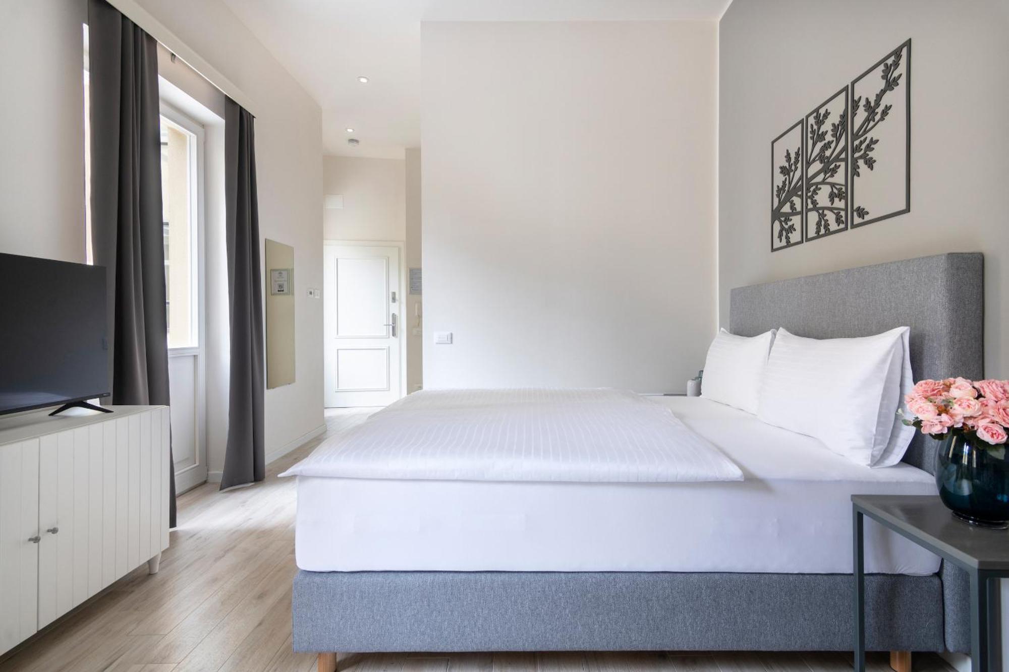Kinsky Garden And By Dwellfort Aparthotel Prague