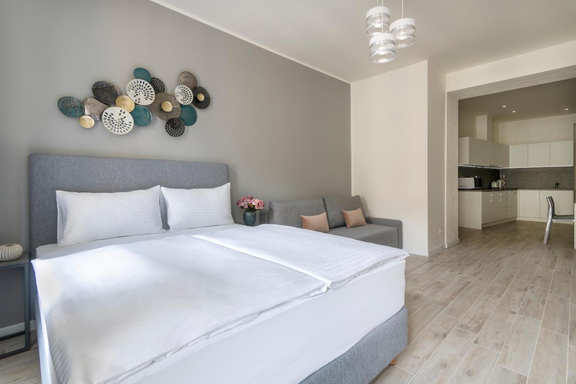 Kinsky Garden And By Dwellfort Aparthotel 4*