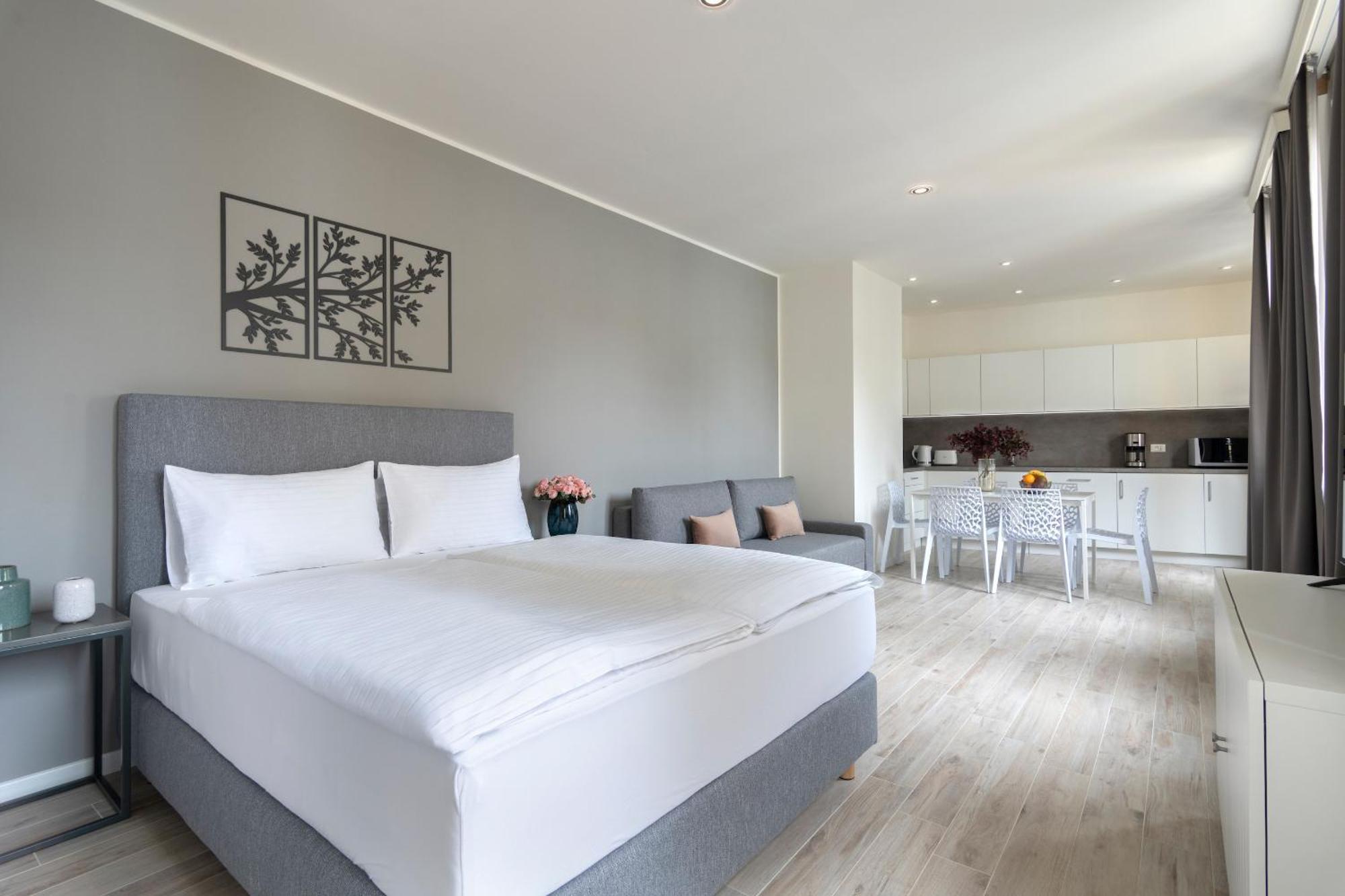 Kinsky Garden And By Dwellfort Aparthotel 4*