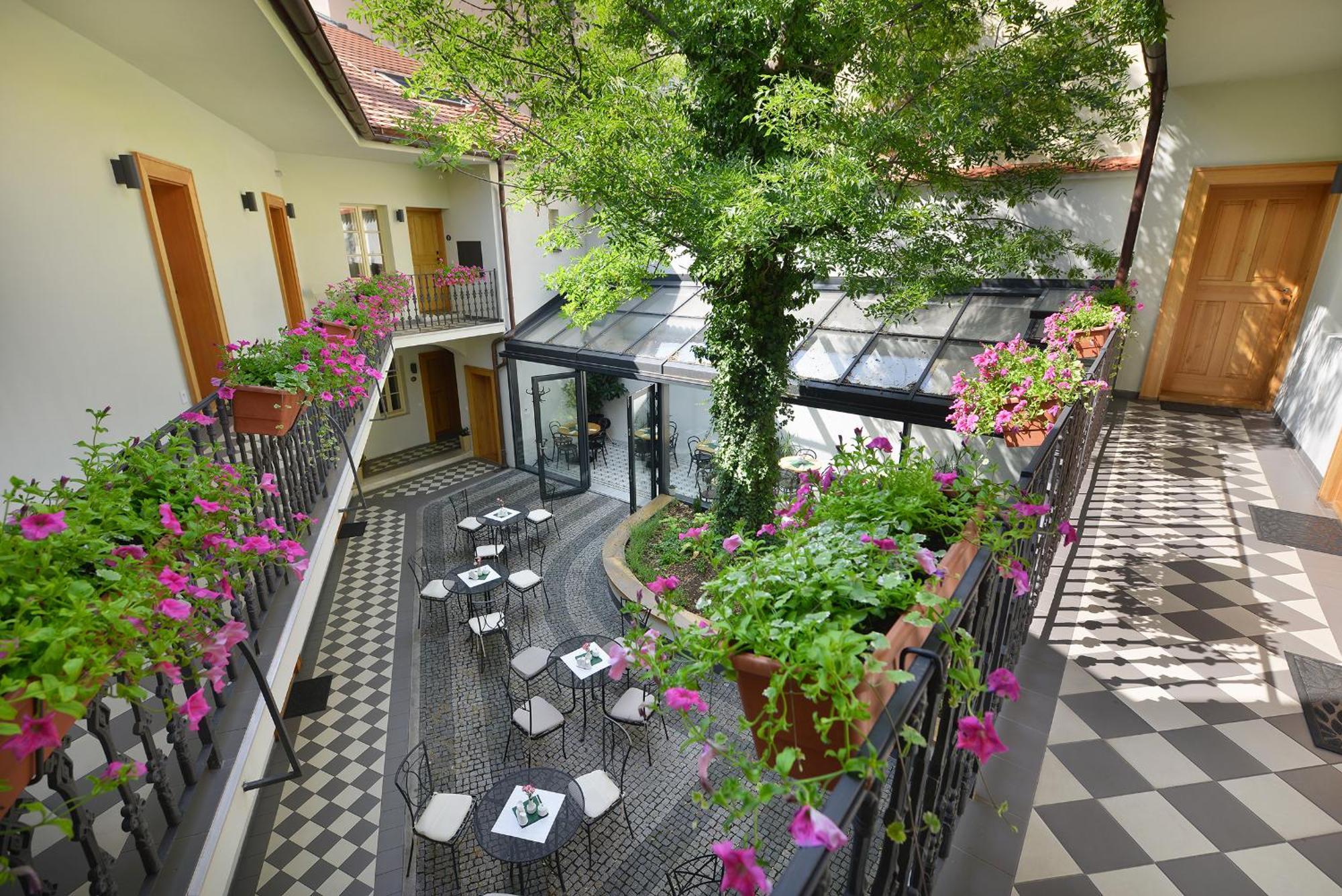 Hotel At The White Lily Prague