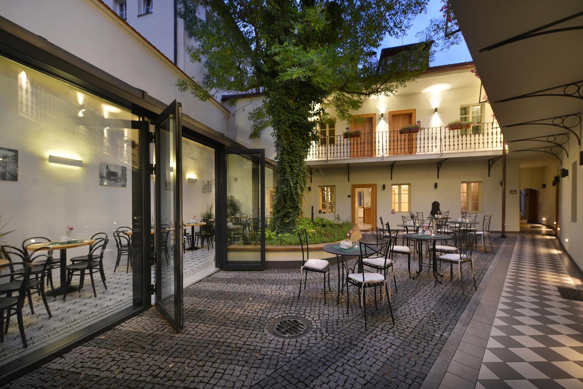 Hotel At The White Lily Prague
