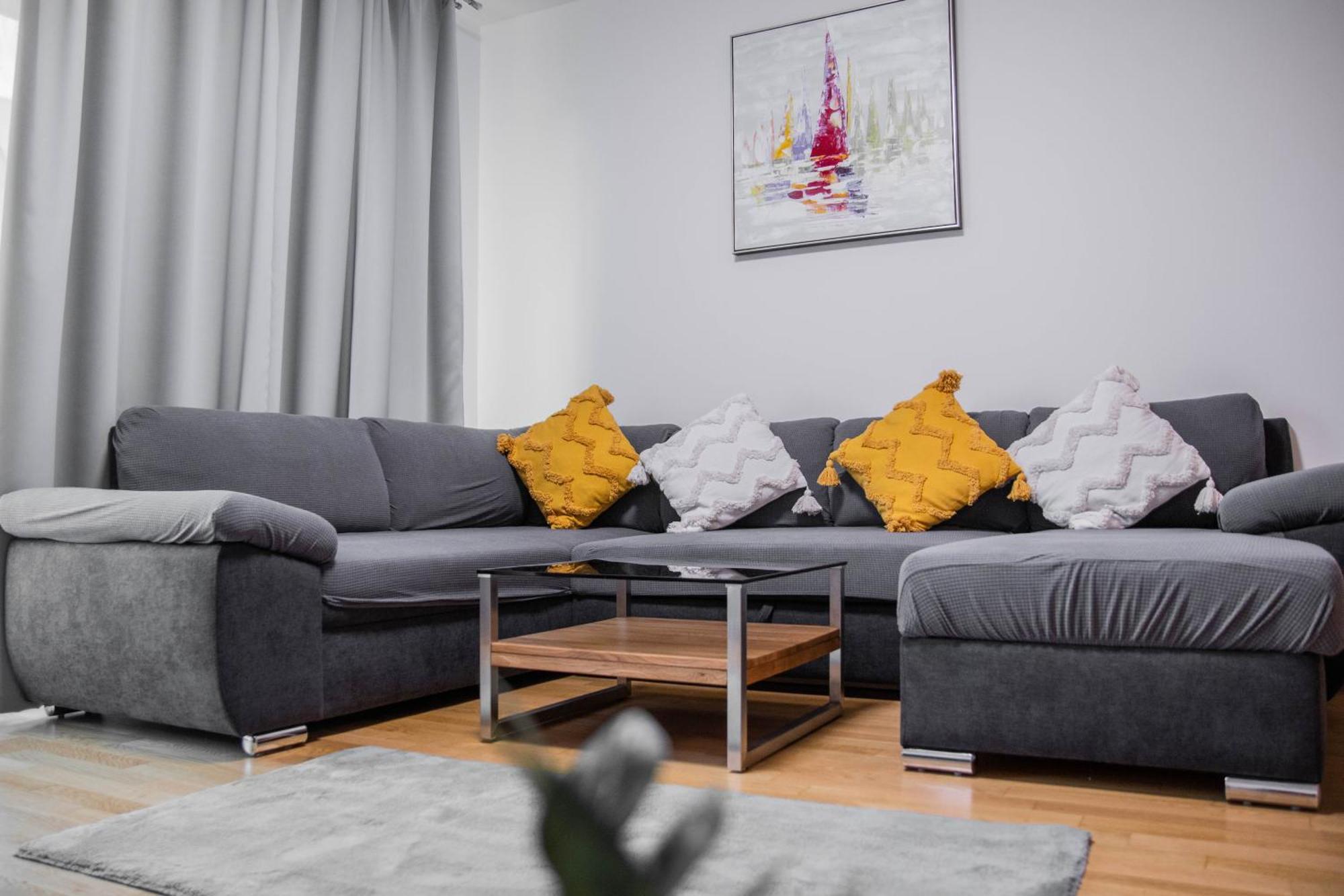 Daire Newly Built With Balcony, Ac And Free Indoor Garage Prag