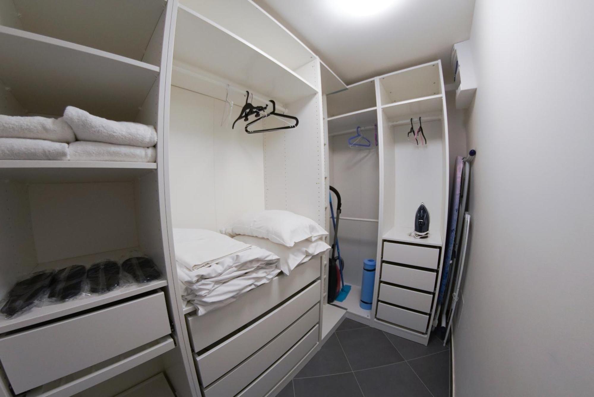 Daire Holesovice Delight: Modern Comfort With A Twist In 7 *