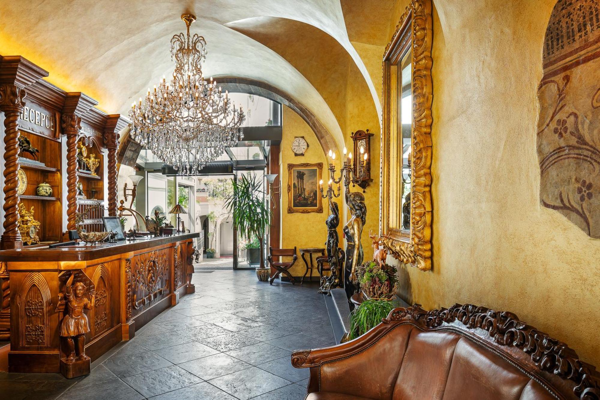 Hotel Iron Gate & By Bhg 5*