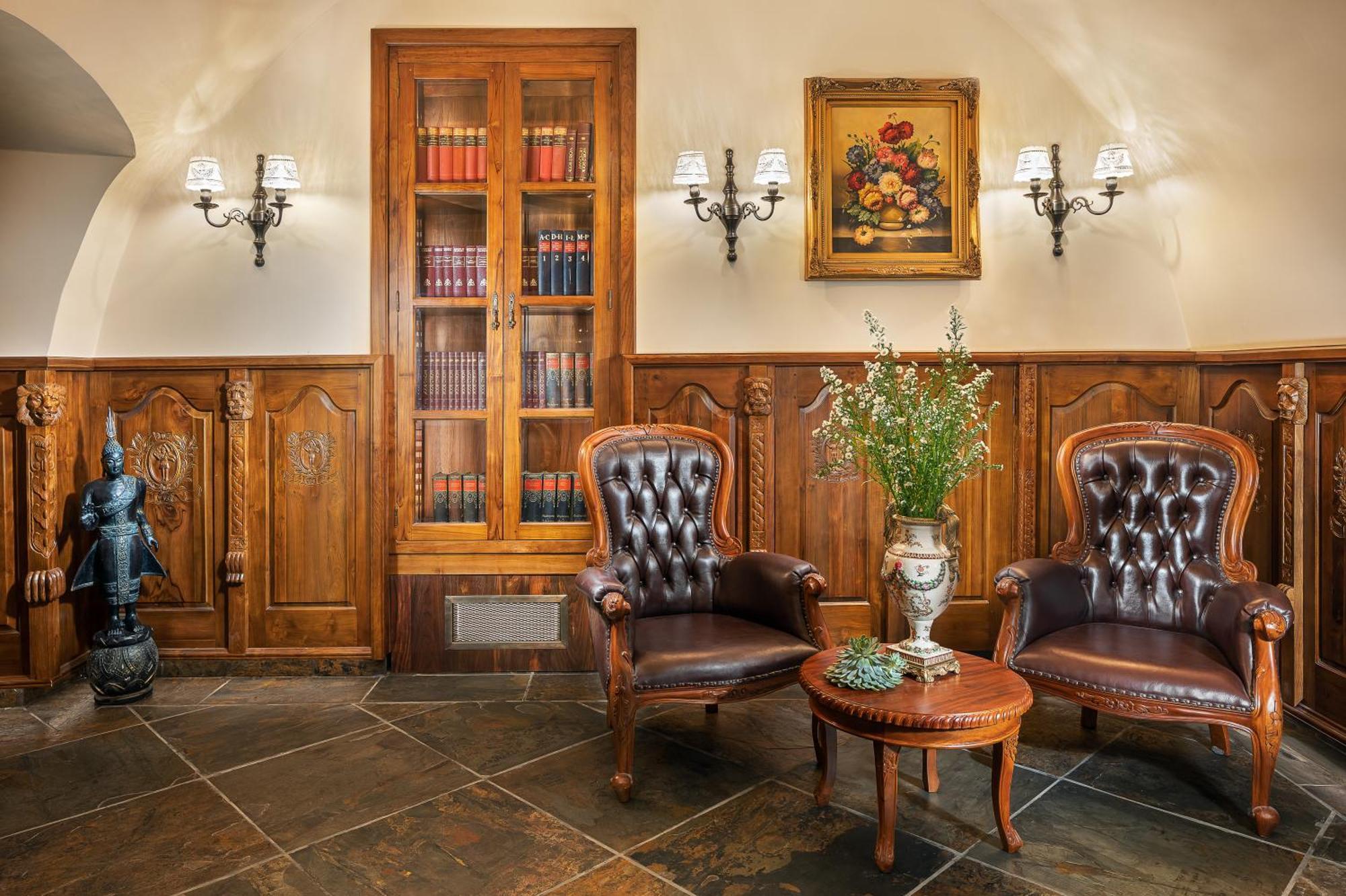 Hotel Iron Gate & By Bhg