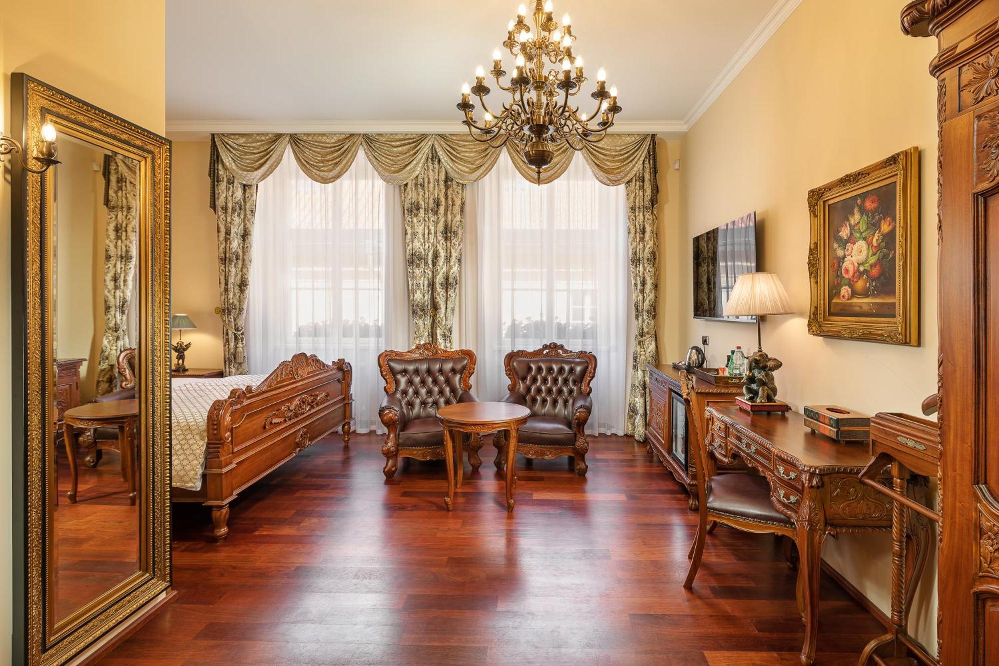 Iron Gate & By Bhg Hotel 5*