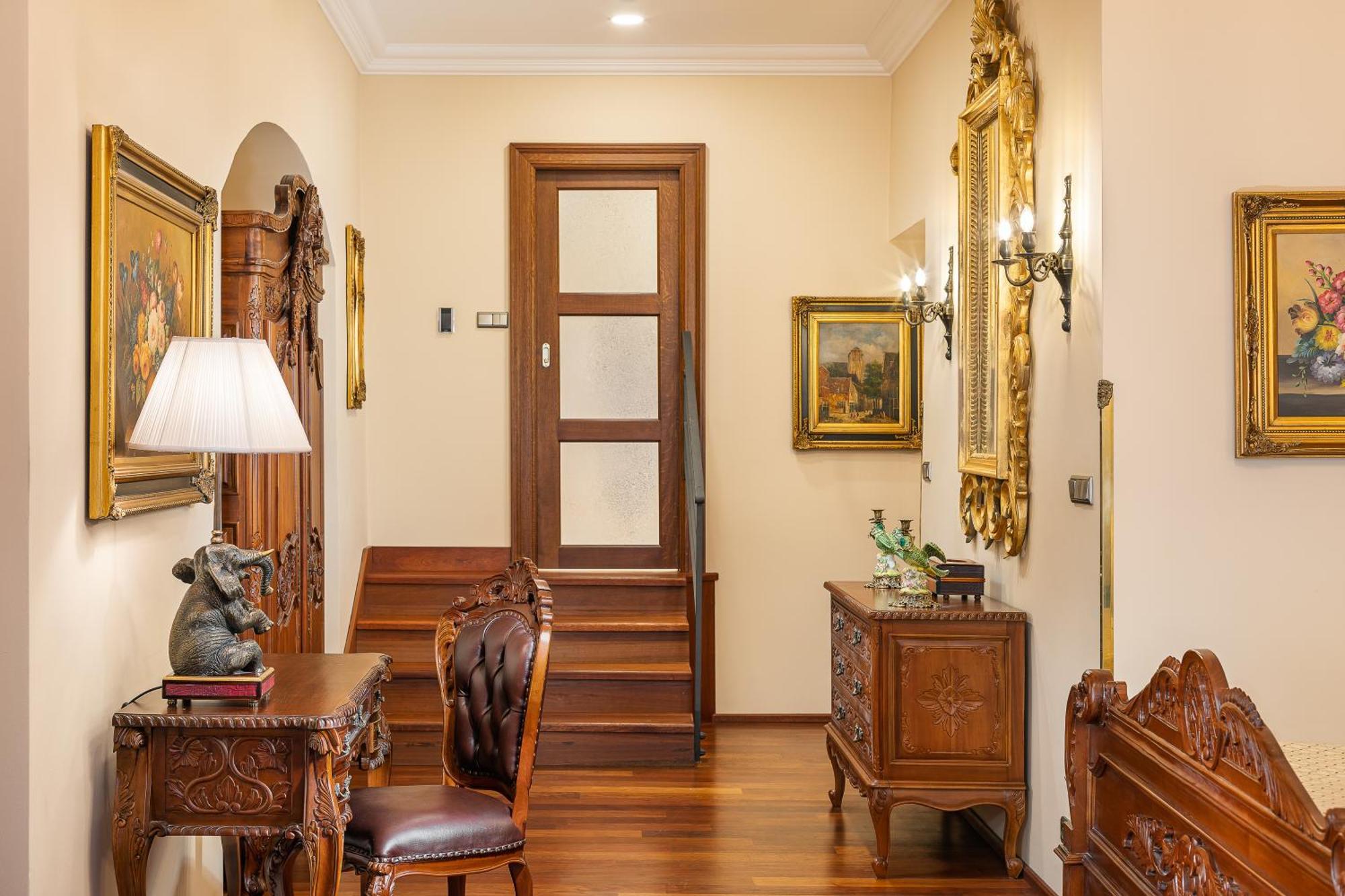 Hotel Iron Gate & By Bhg