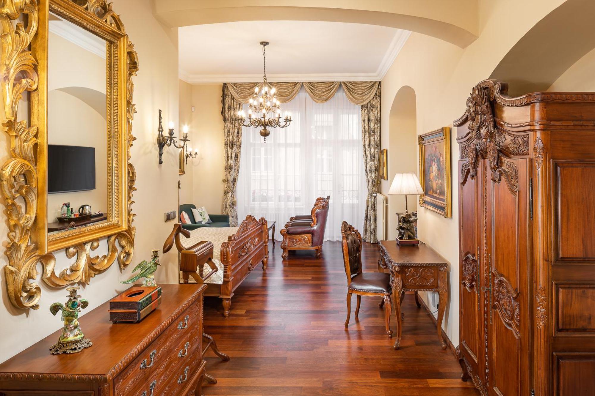 Hotel Iron Gate & By Bhg 5*