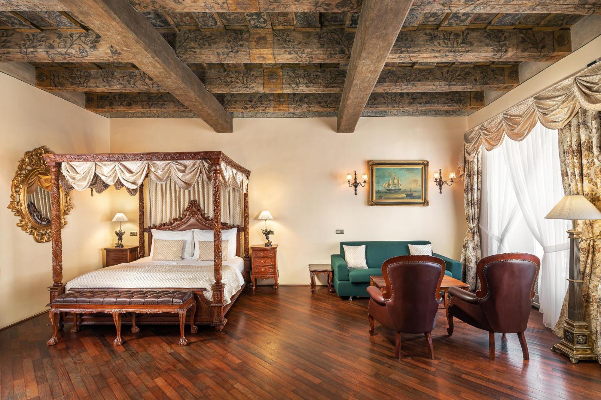 Hotel Iron Gate & By Bhg