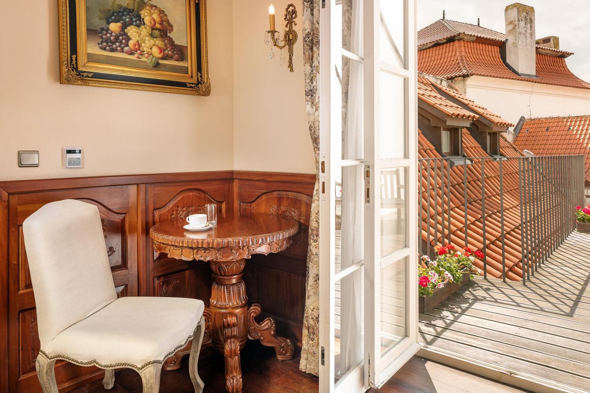 Iron Gate & By Bhg Hotel