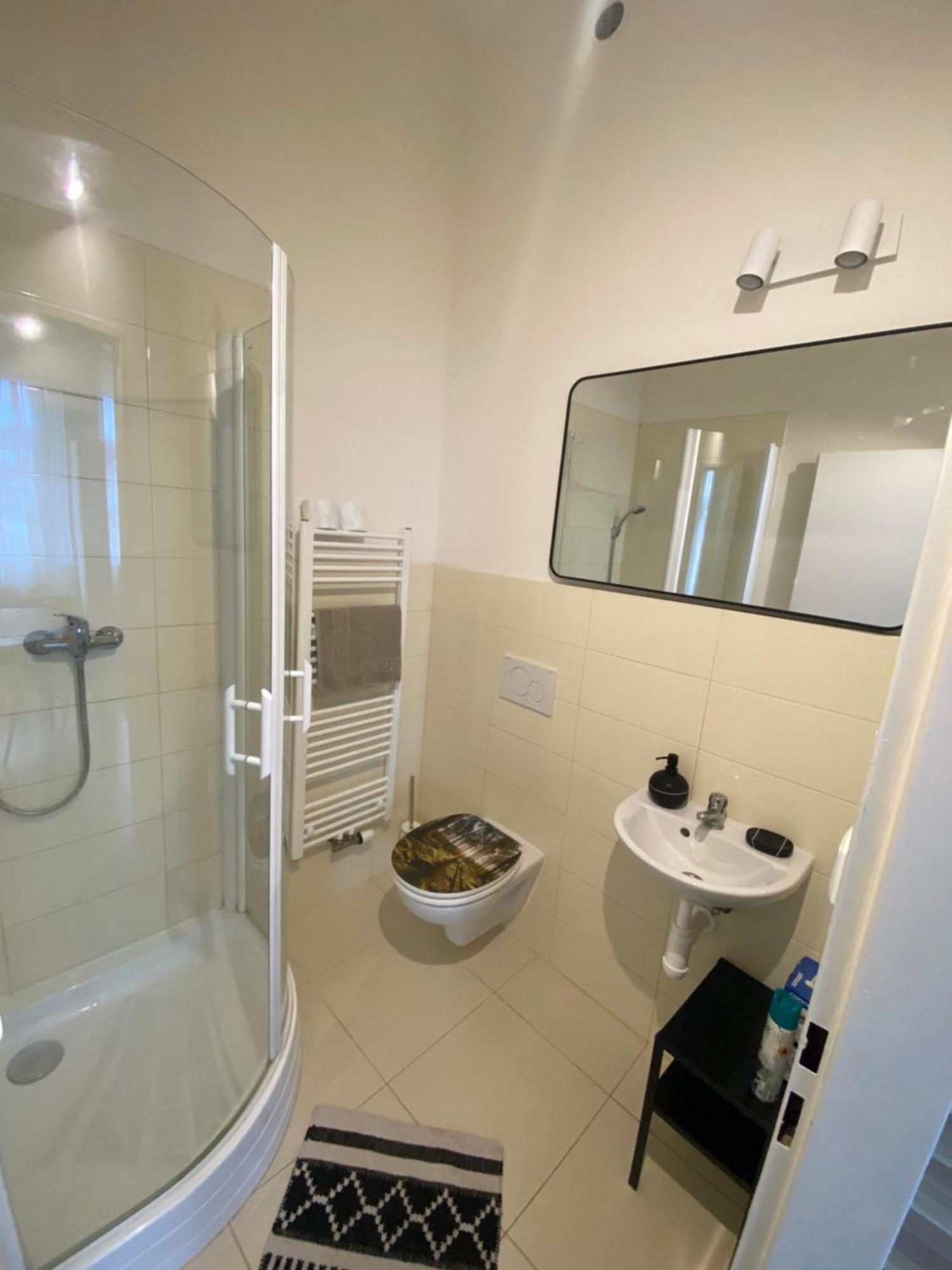 Roomy Close To Palmovka Prague