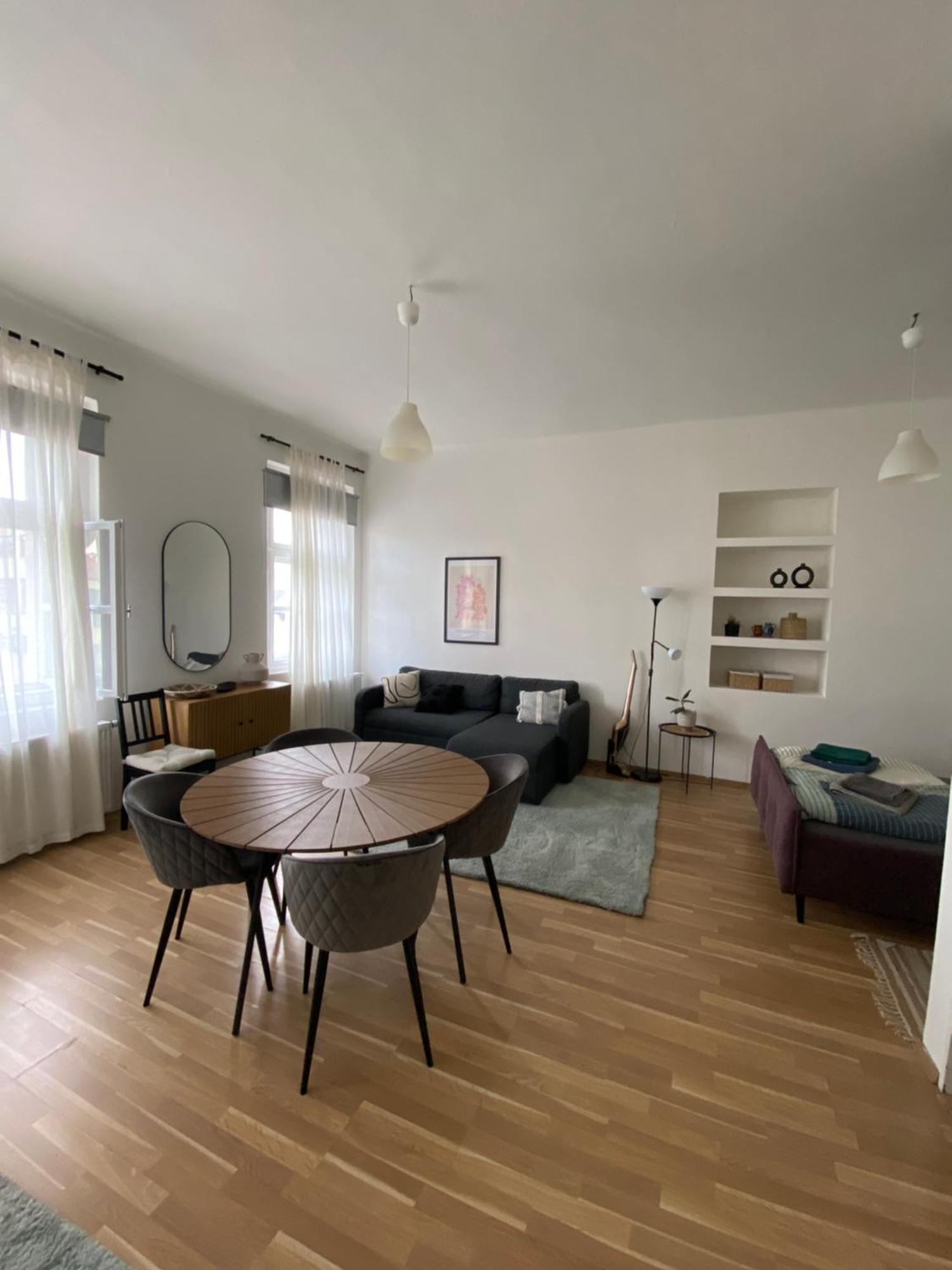 Roomy Close To Palmovka Appartement