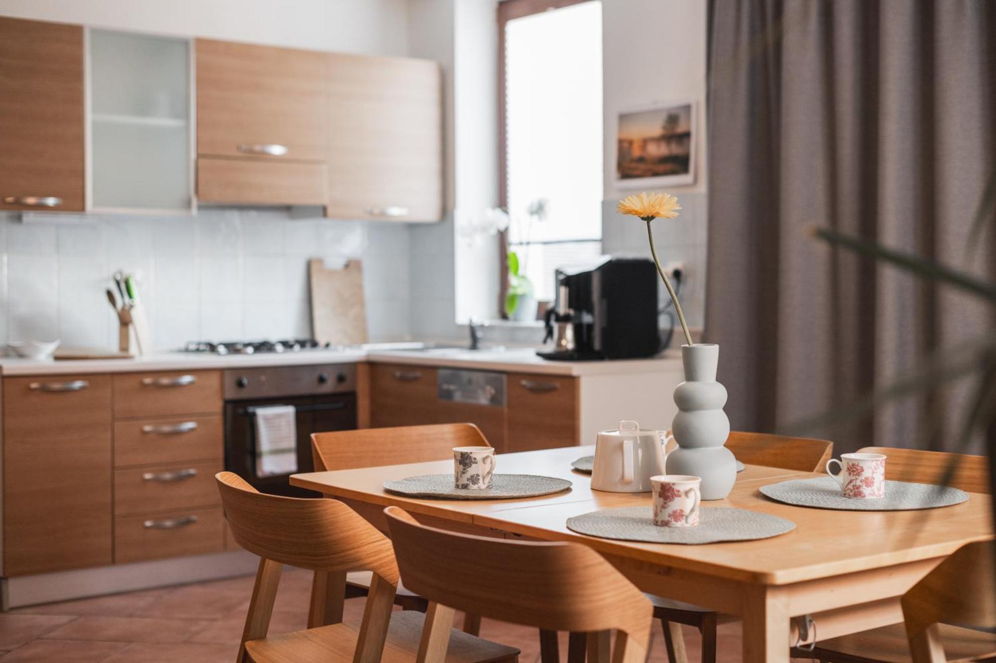 Apartment Spacious With Huge Balcony! Prague
