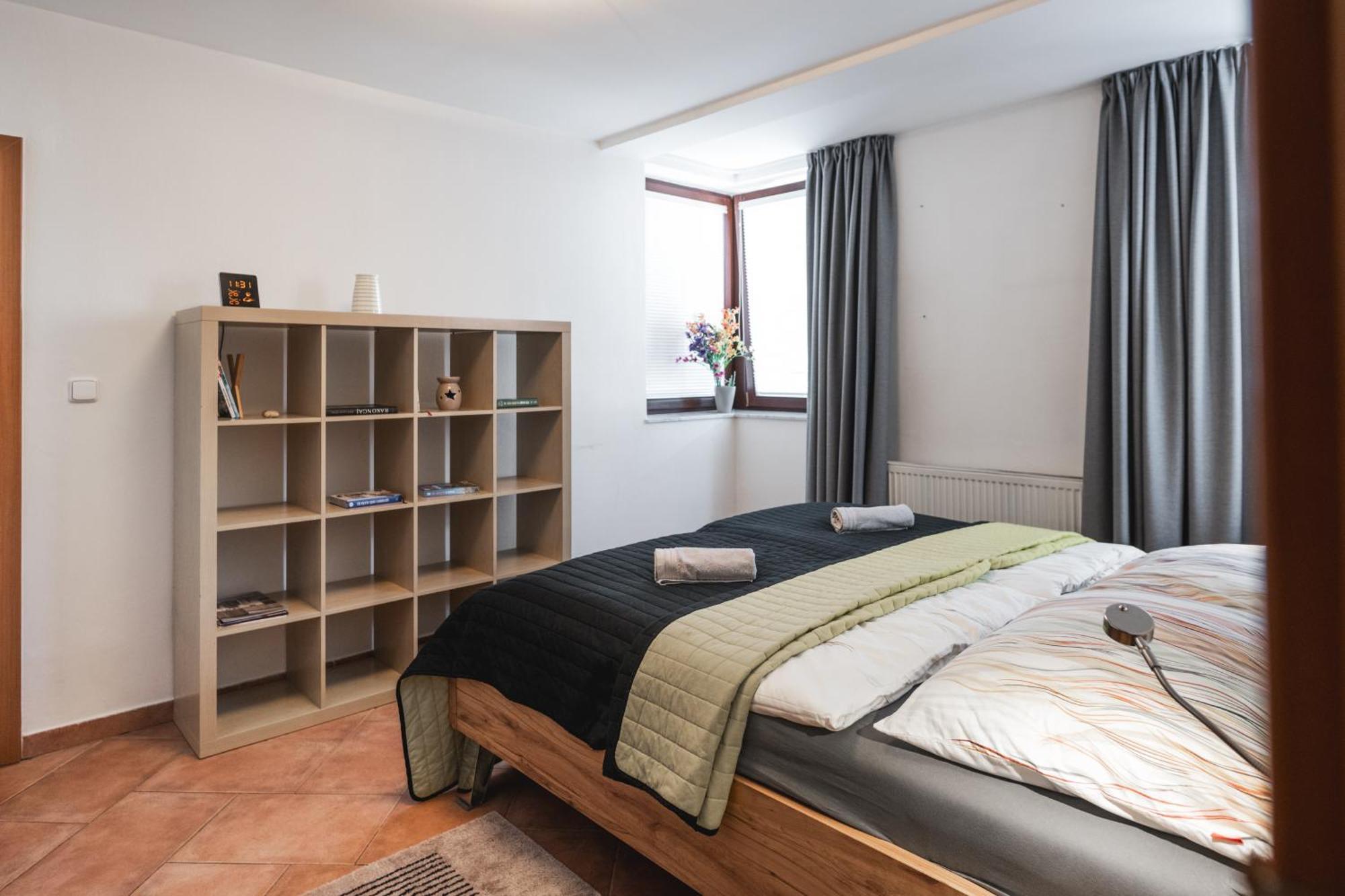 Spacious With Huge Balcony! Prague