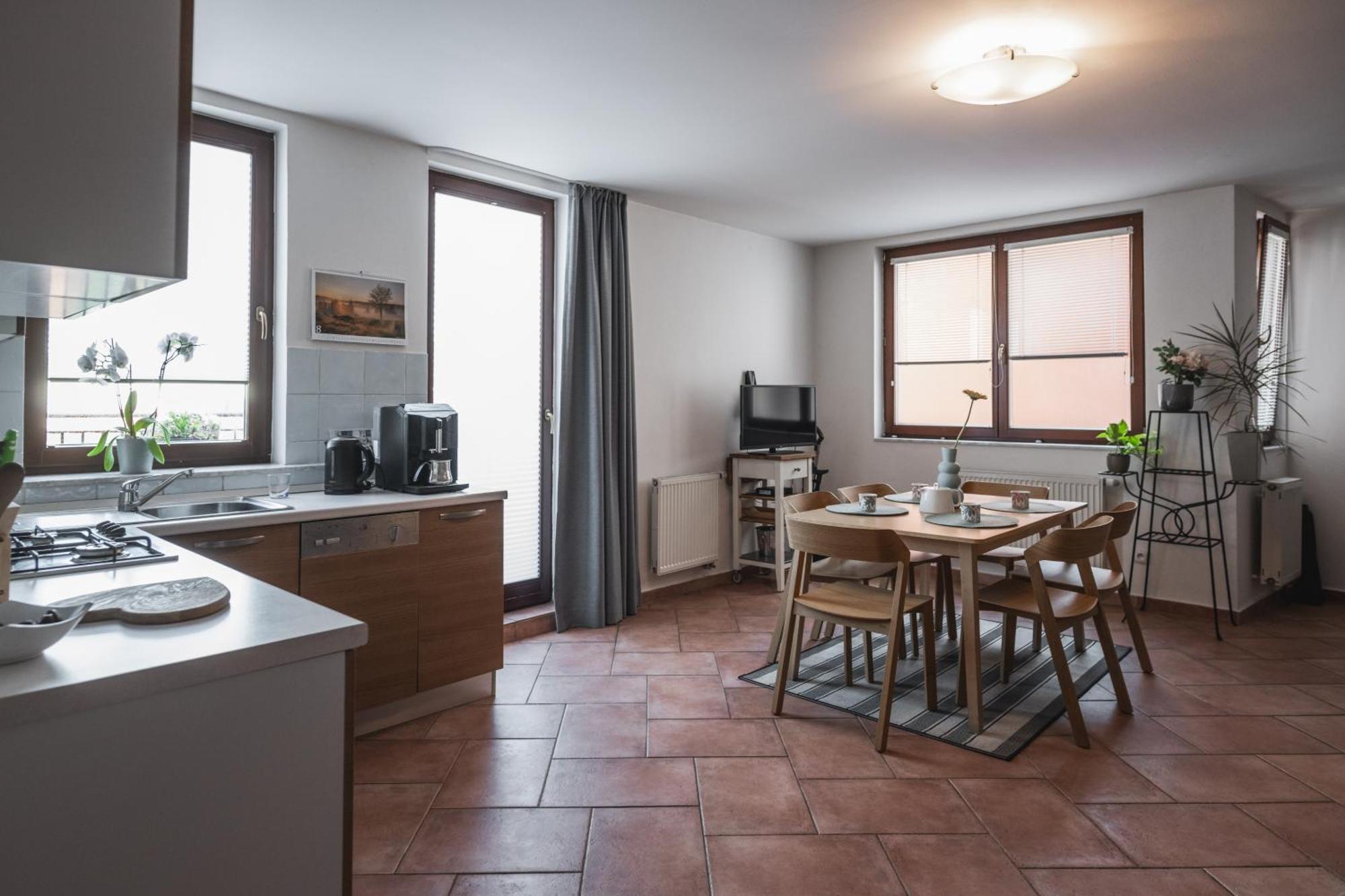 Spacious With Huge Balcony! Prague