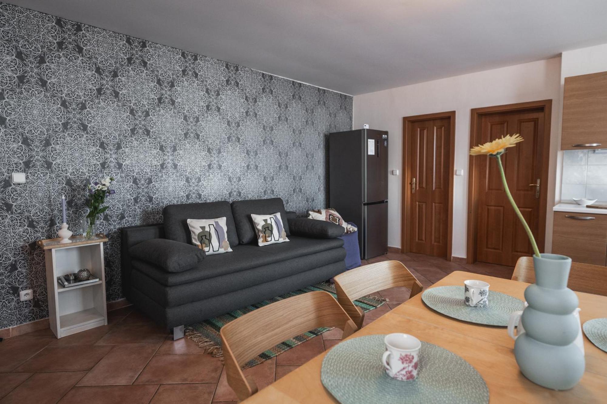 Spacious With Huge Balcony! Apartment Prague