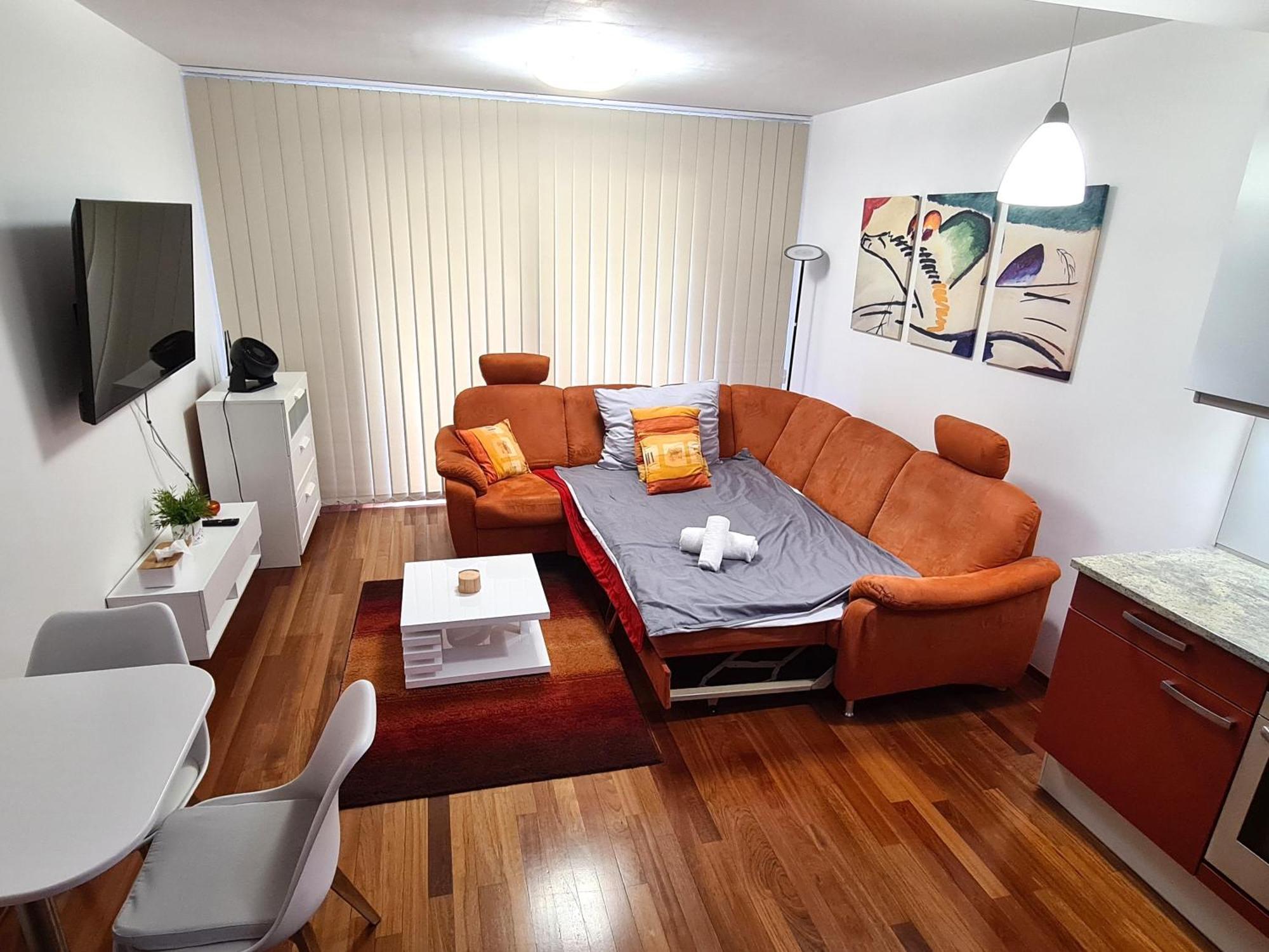 Daire Entire Apartment, Near Clarion, O2 Arena, Metro 3 Min, Easter Market In Center 15 Min *