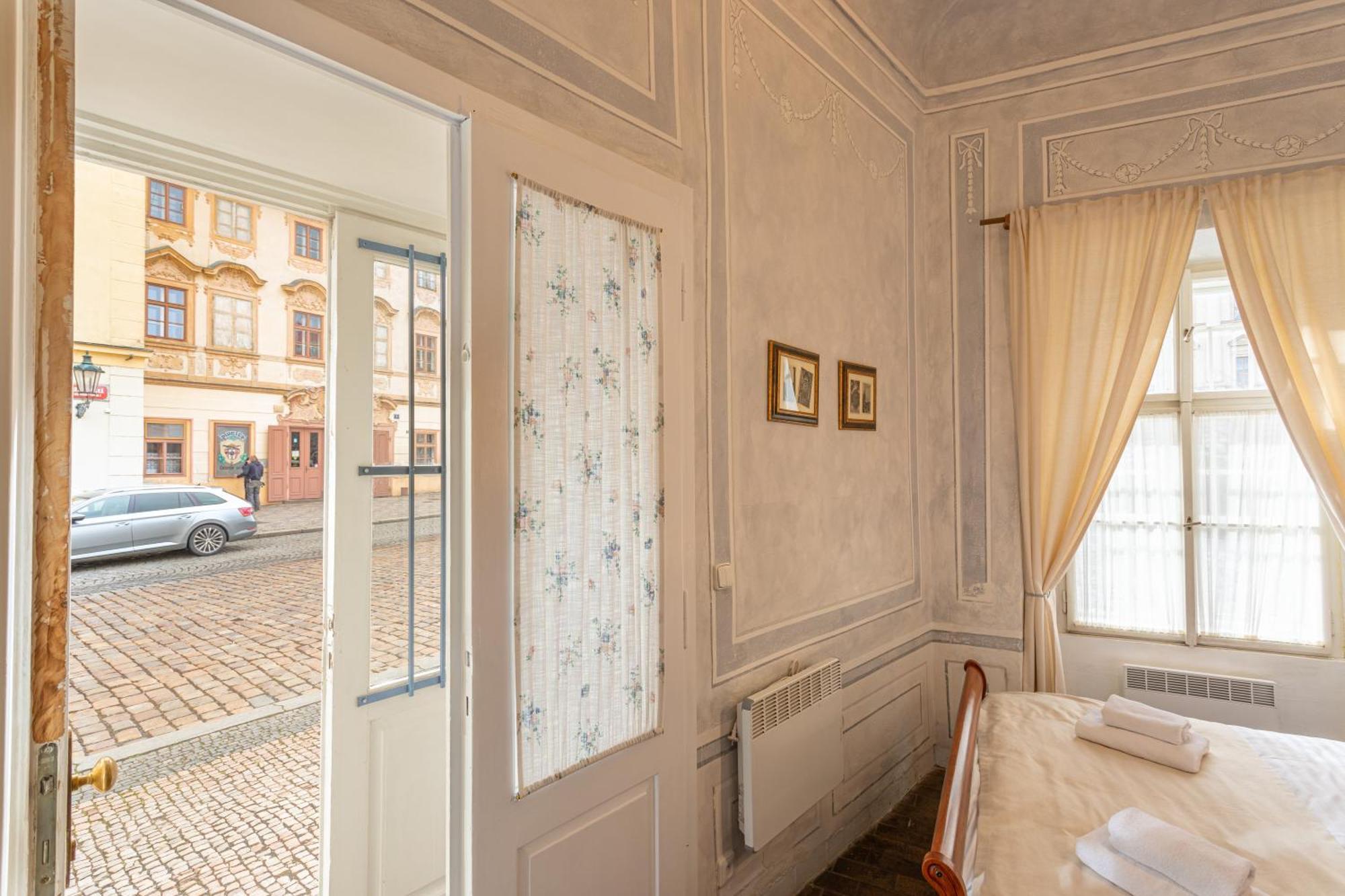 Loreta Prague