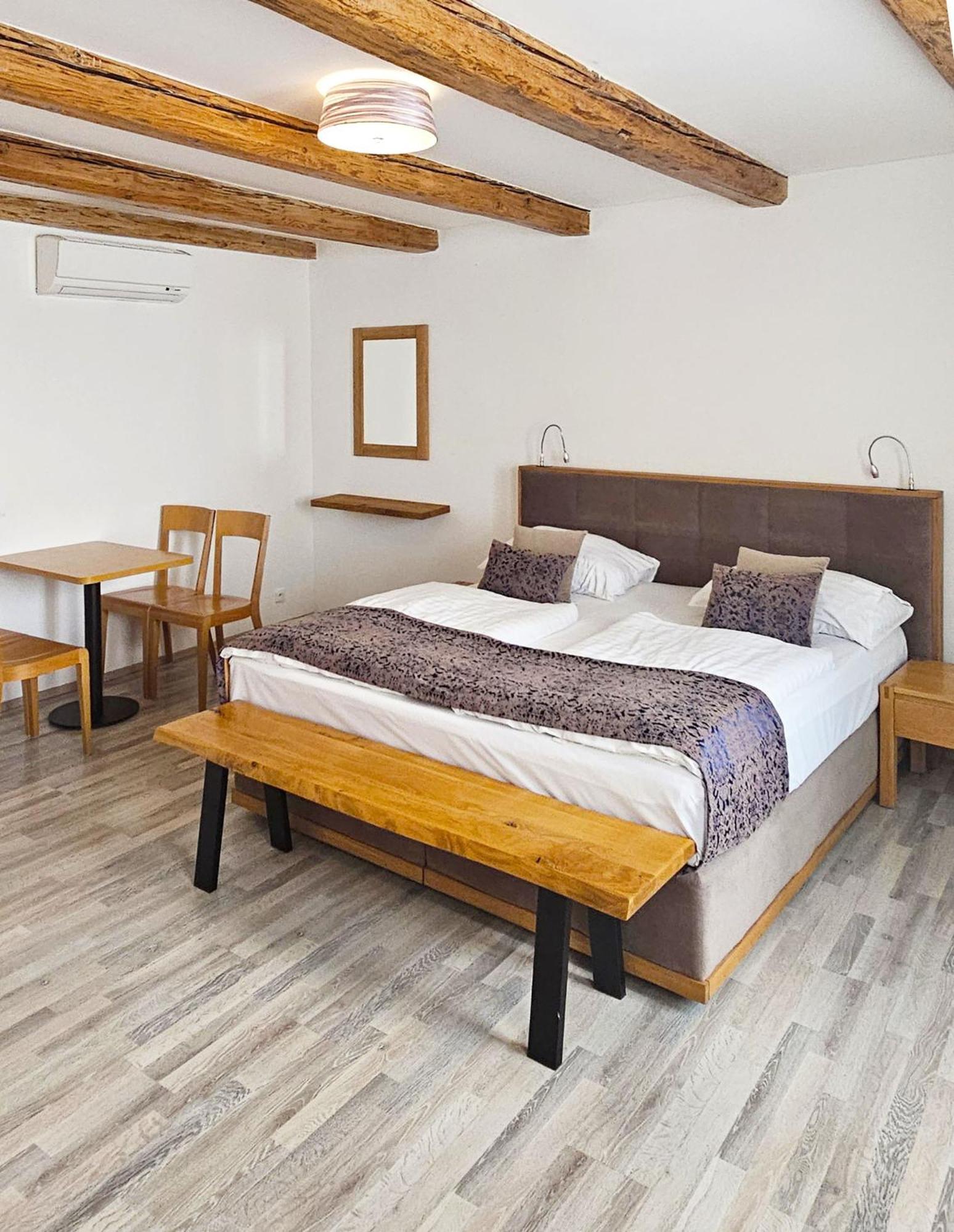 Apart Otel Karlova - Mostecka 10 St Depandance