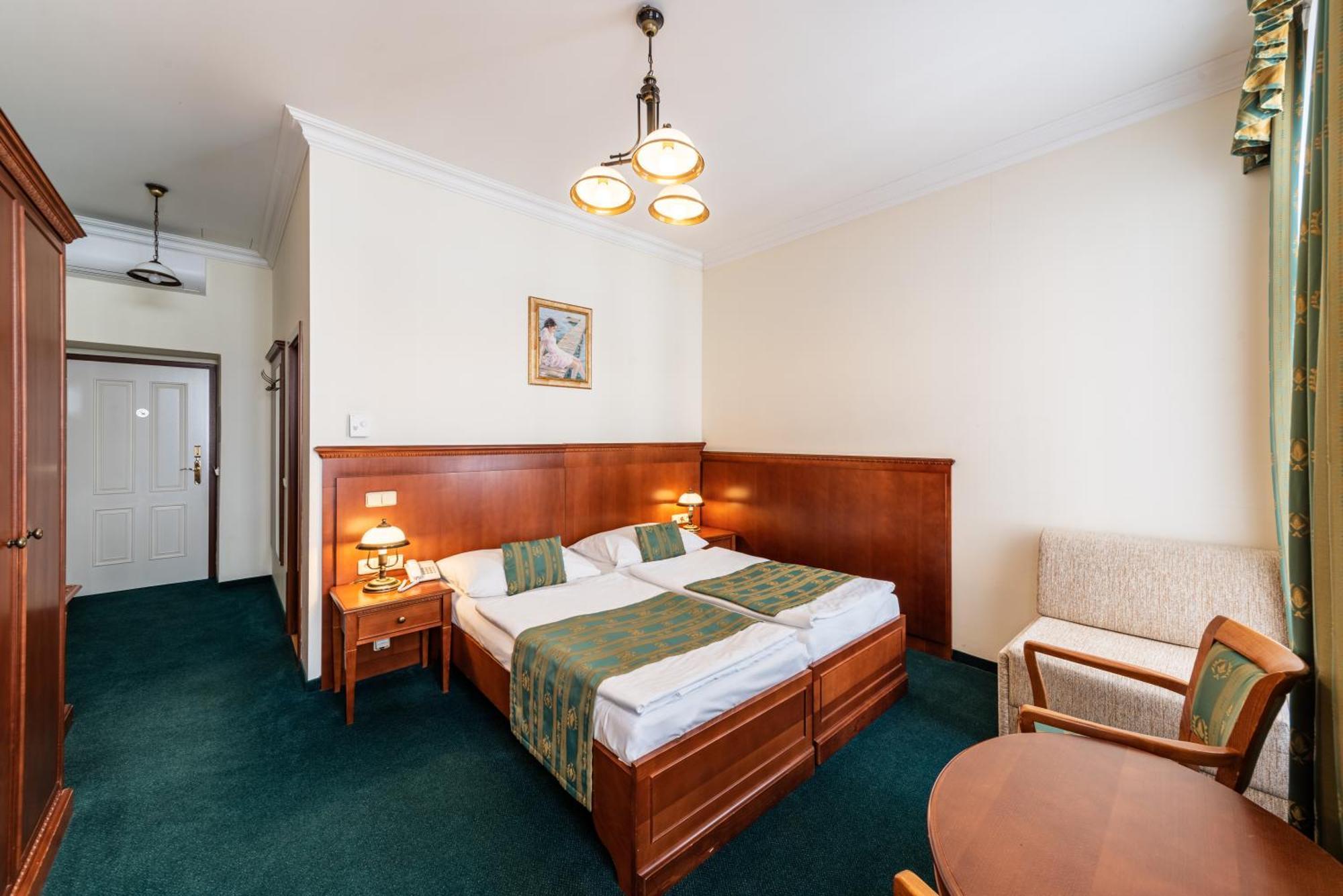 Hotel Arkada 4*