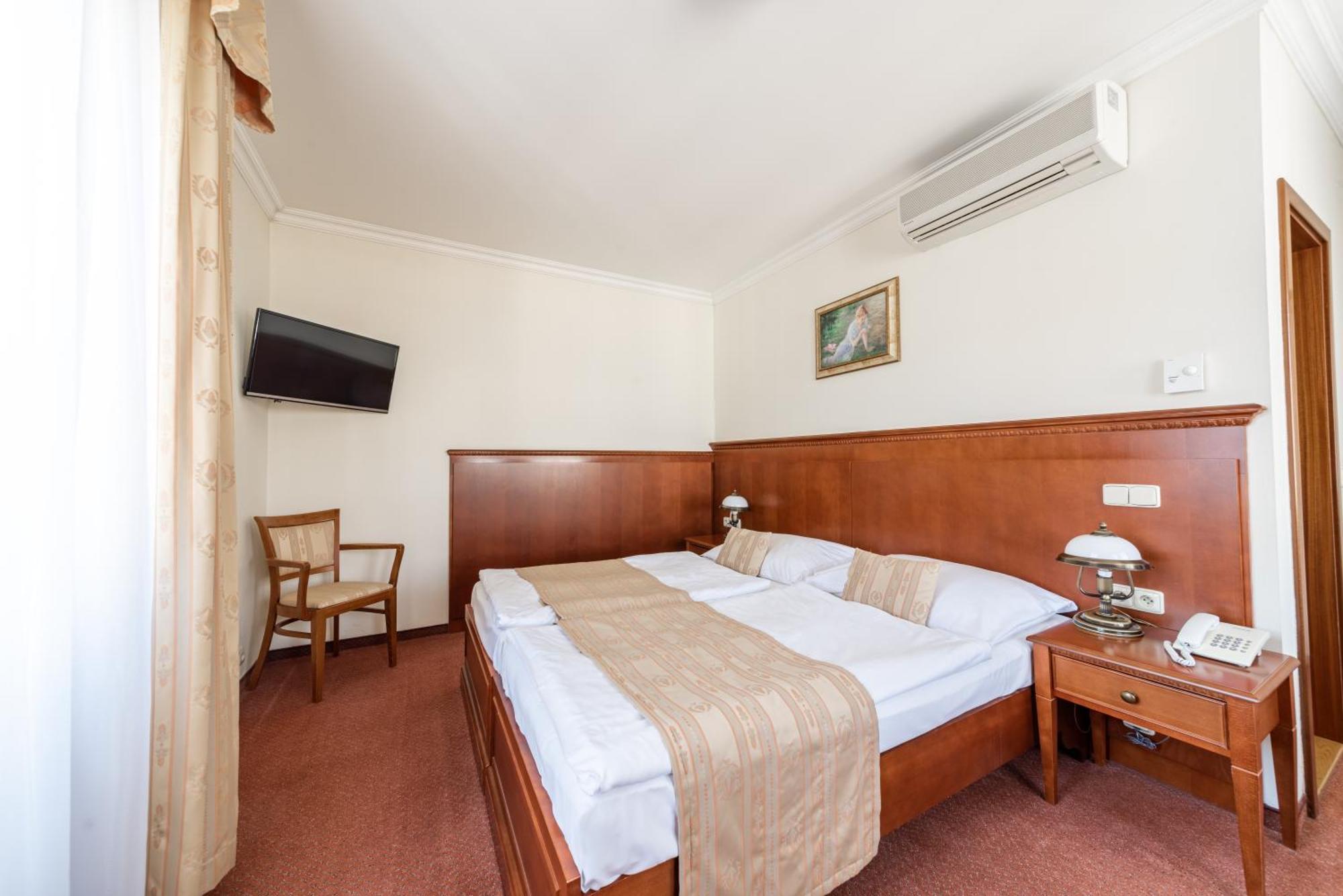 Hotel Arkada 4*