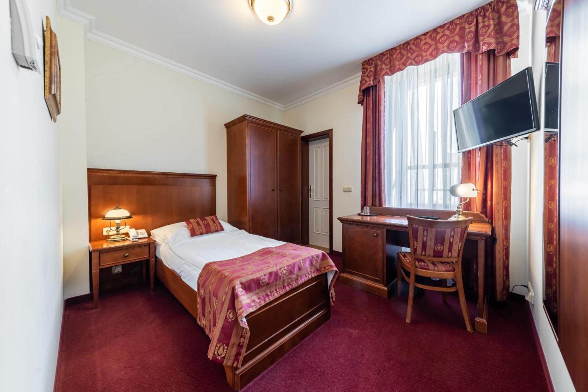 Hotel Arkada 4*