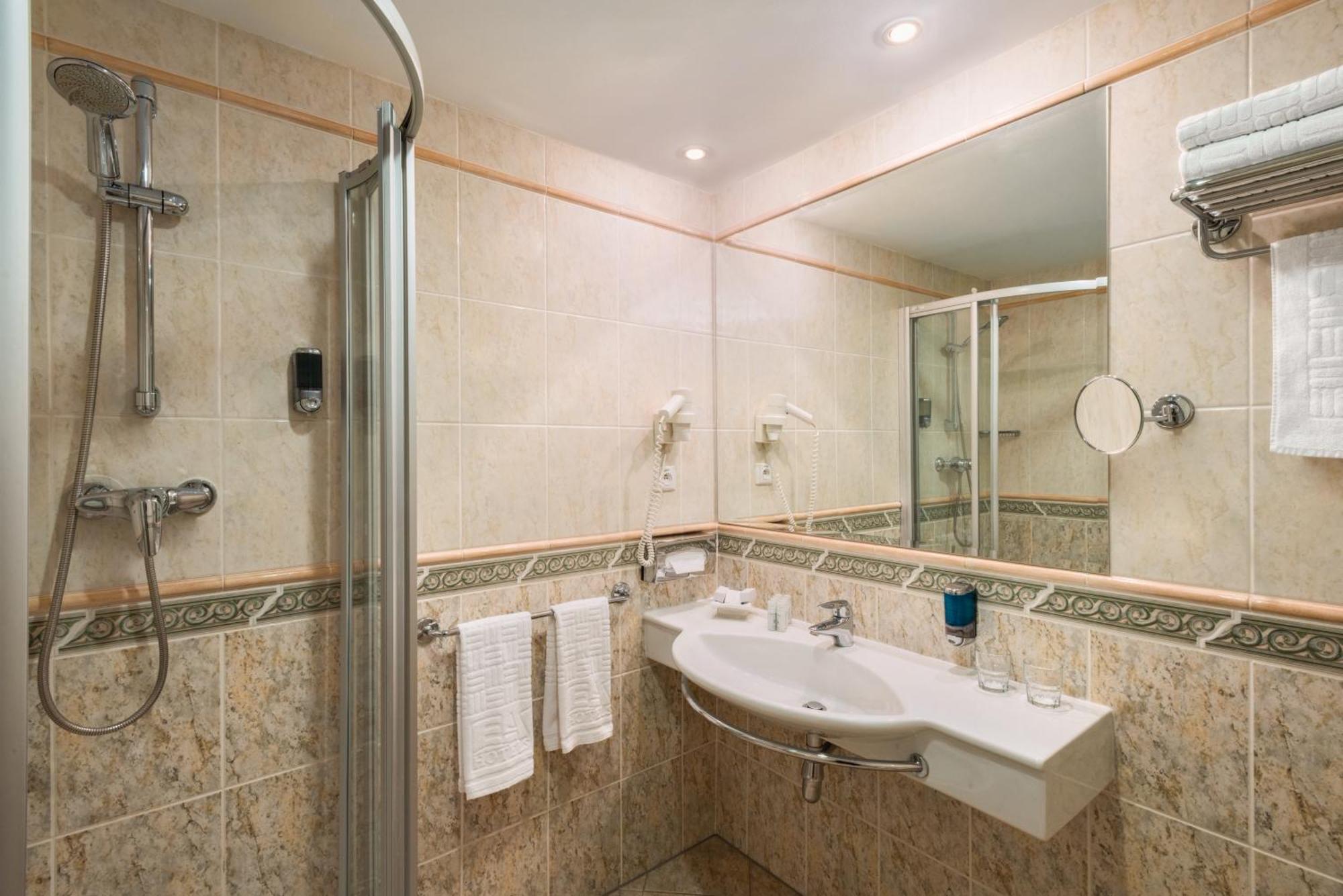 Ramada Centre 4*