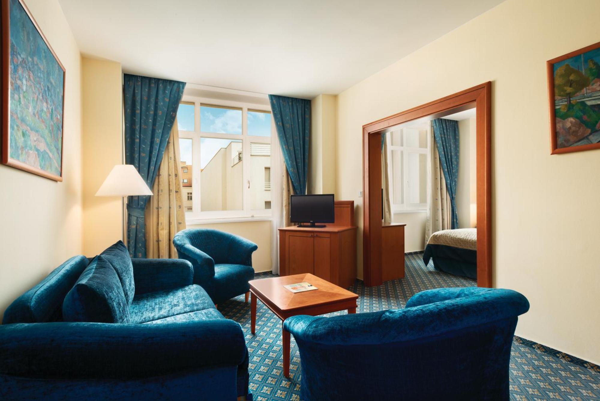 Hotel Ramada Centre 4*