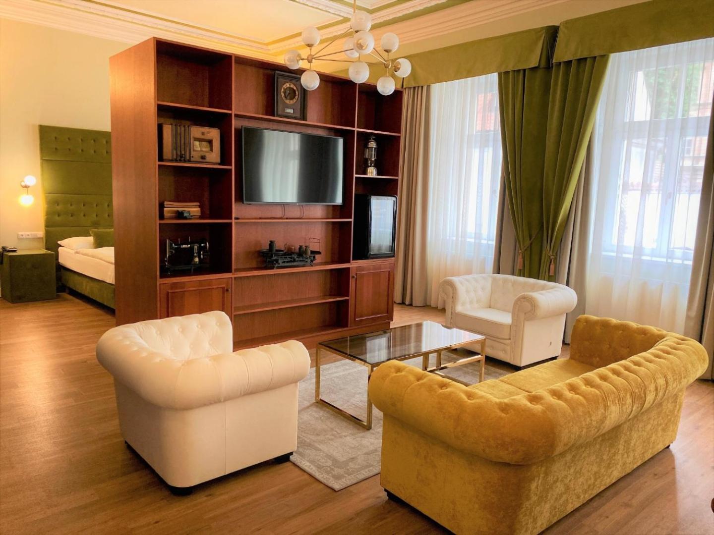 Hotel Garden Court 4*