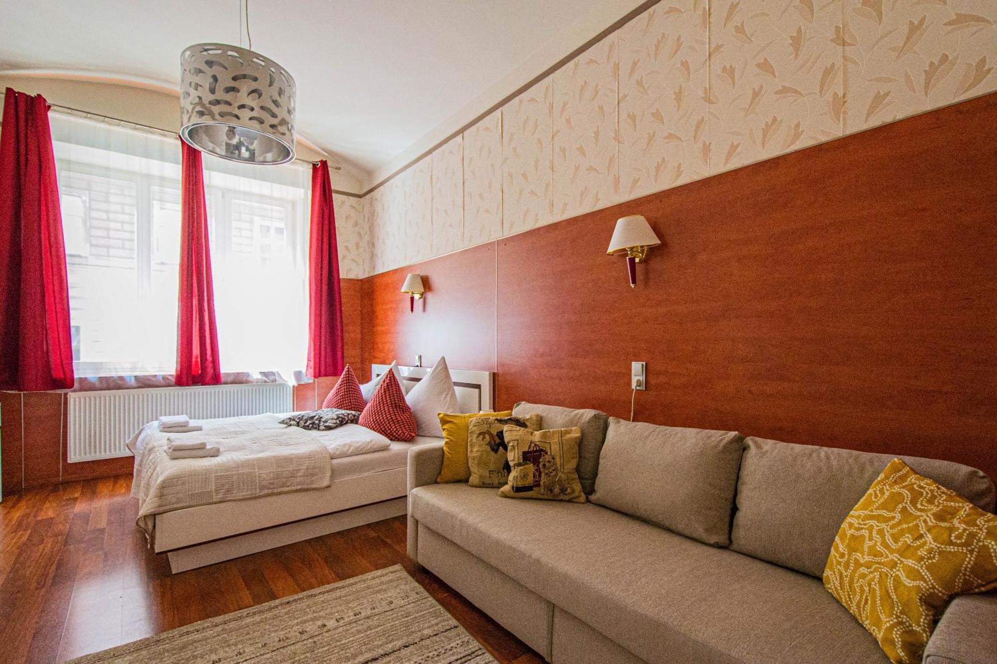 2bdr Flat Behind Museum Apartment *