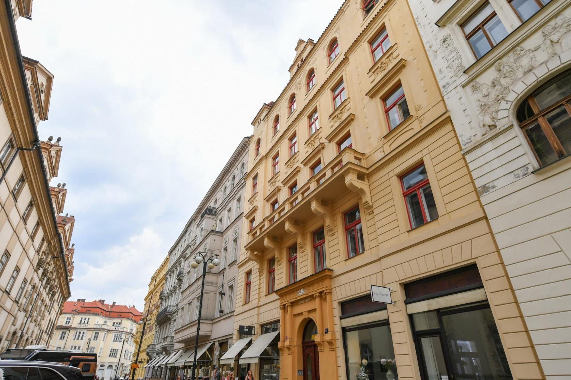 Stunning Charles Bridge Apartment *