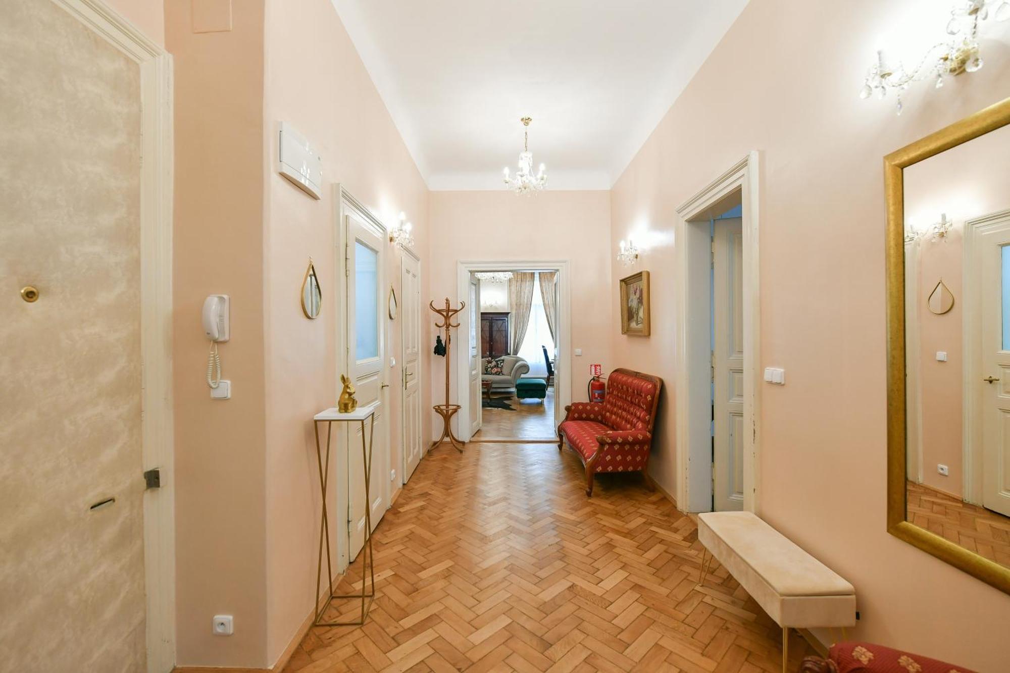 Stunning Charles Bridge Apartment Apartment Prague