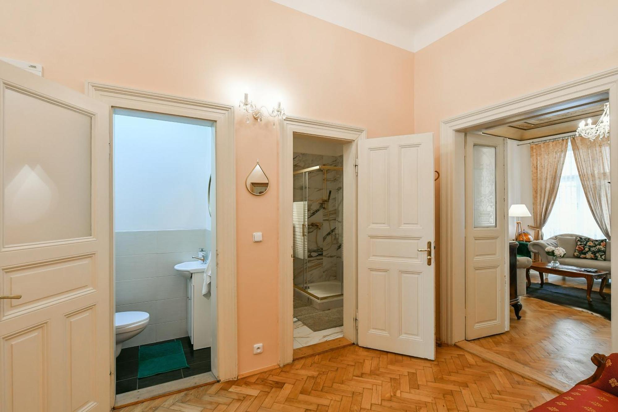 Stunning Charles Bridge Apartment * Prague