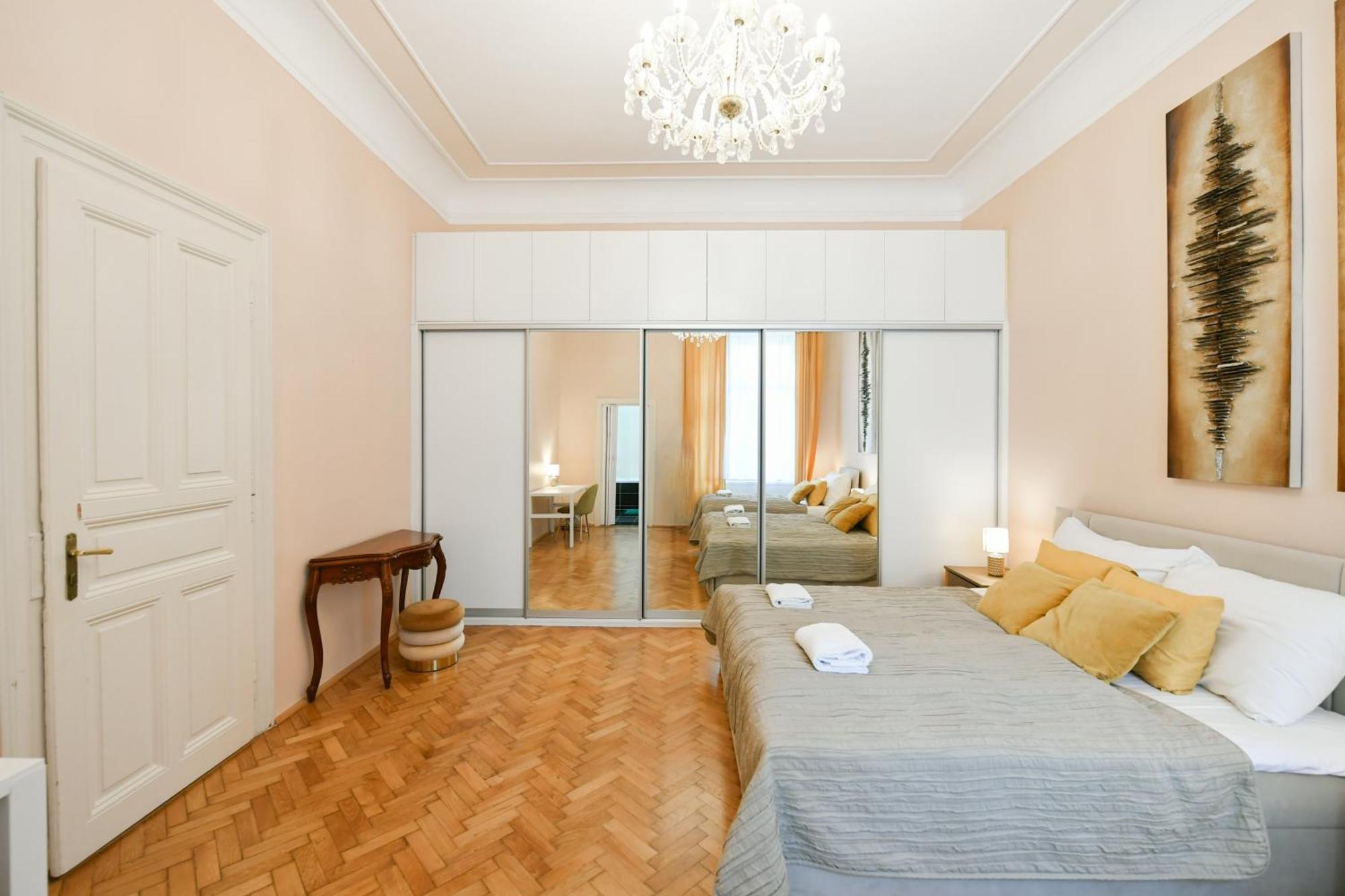 Stunning Charles Bridge Apartment Apartment *