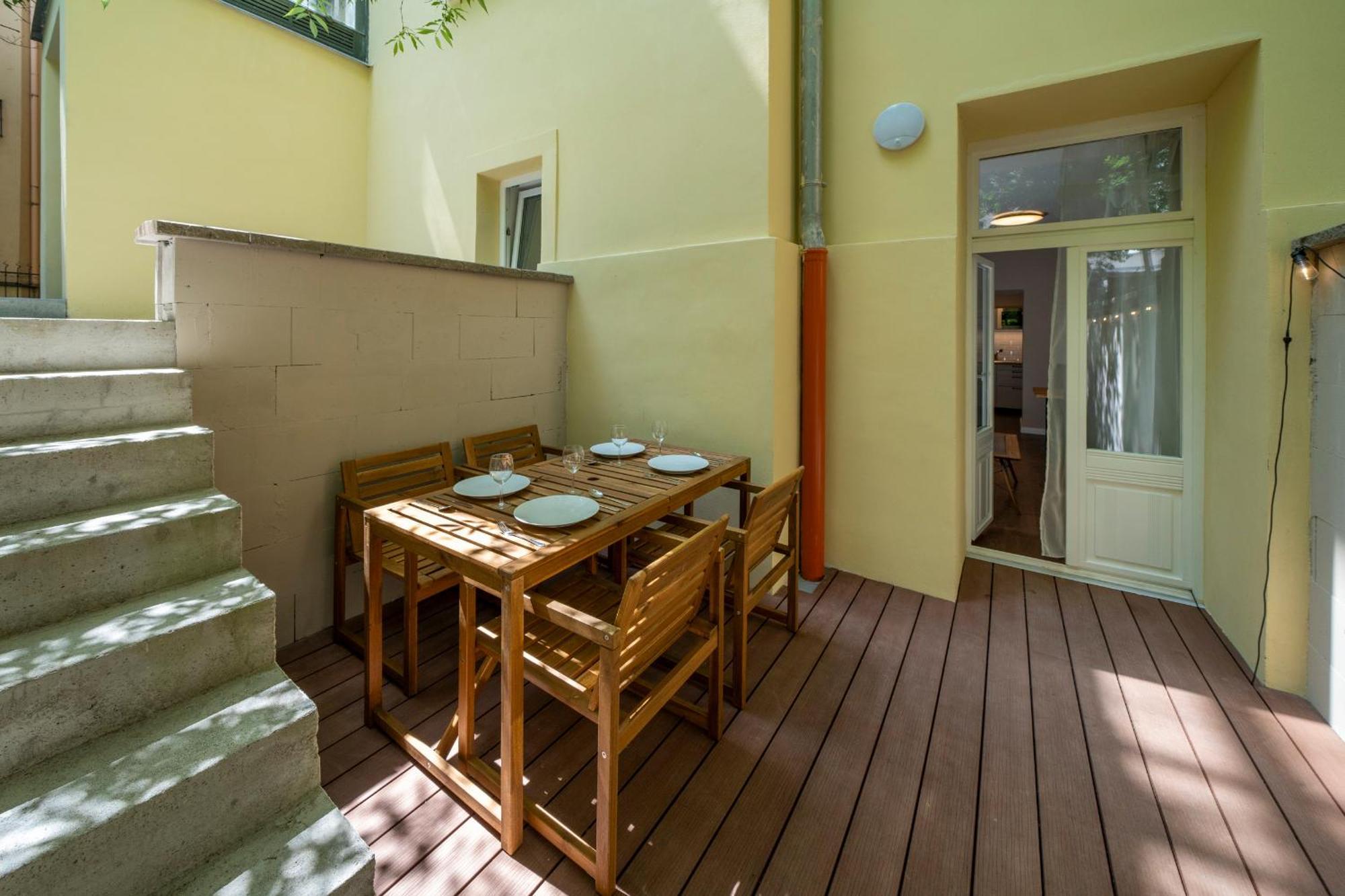 Aparthotel Zborovska *
