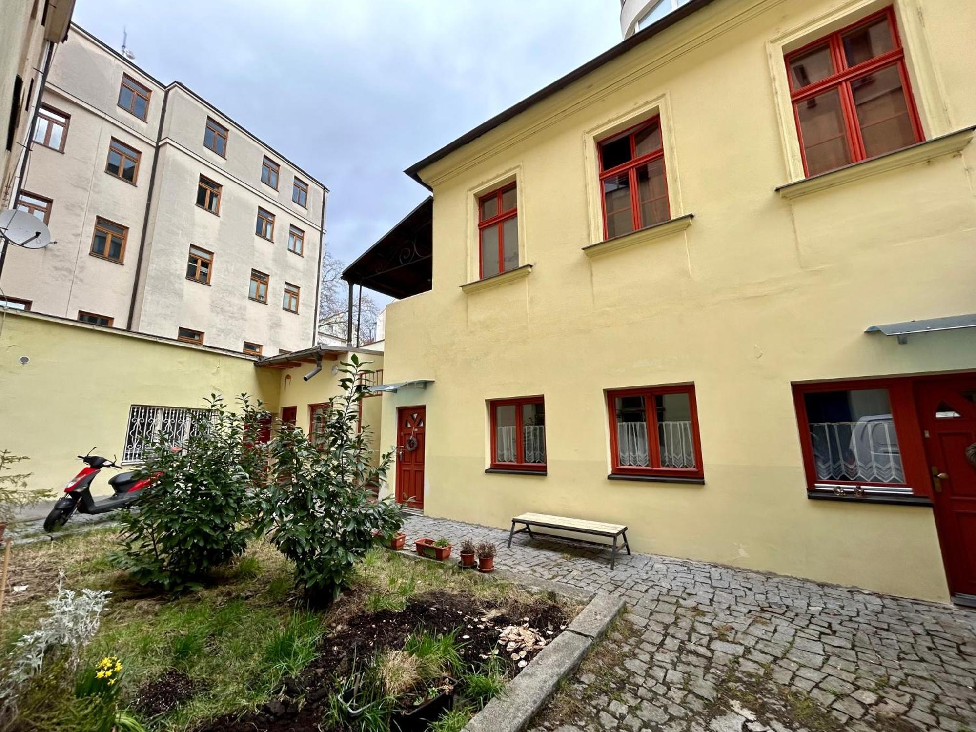Party House - Ve Smeckach 18, Center!! * Prague