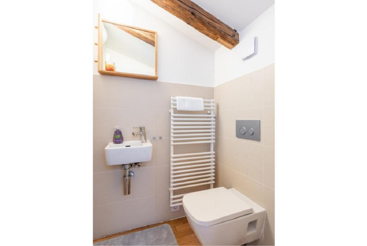 Duplex With Ac In Center Apartment *