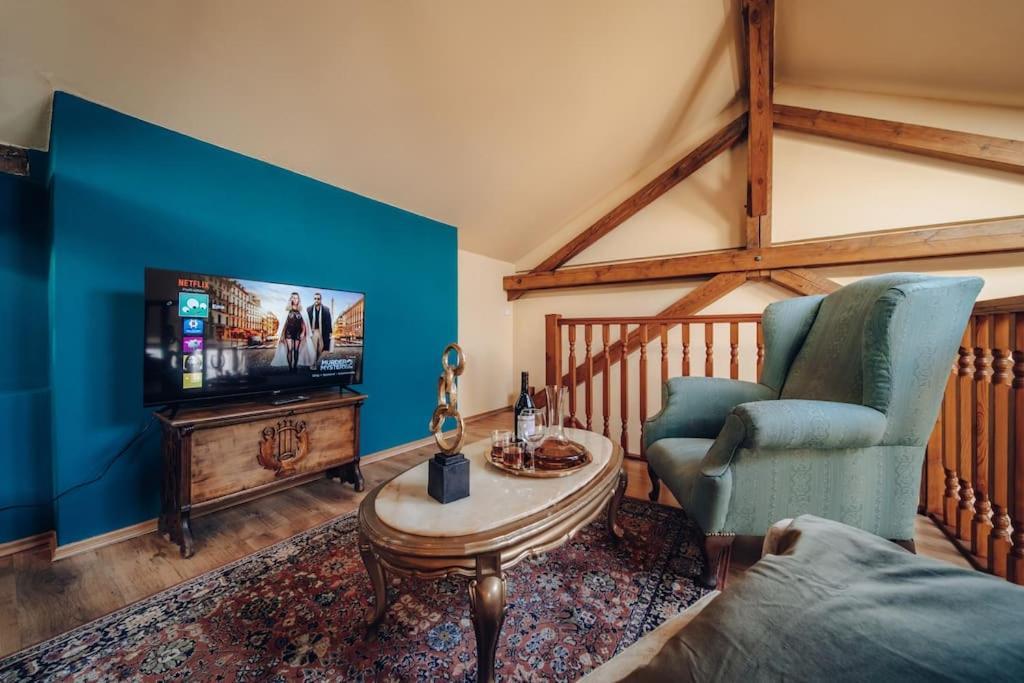 Magnificent Historical Penthouse In The Heart Of Daire *