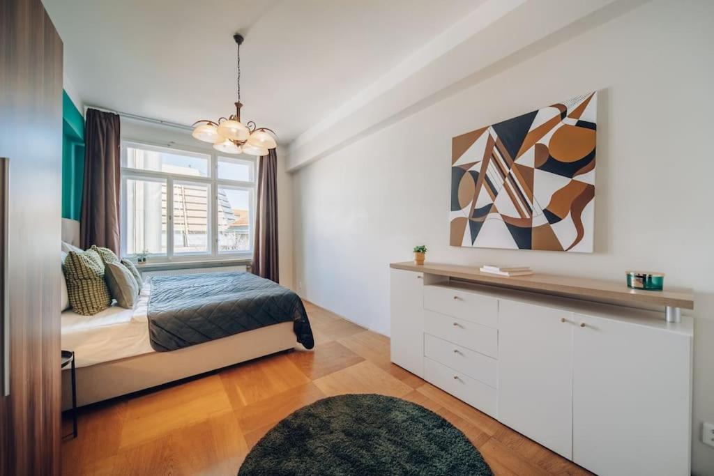 Downtown 2bd Riverside Near Dancing House Prague