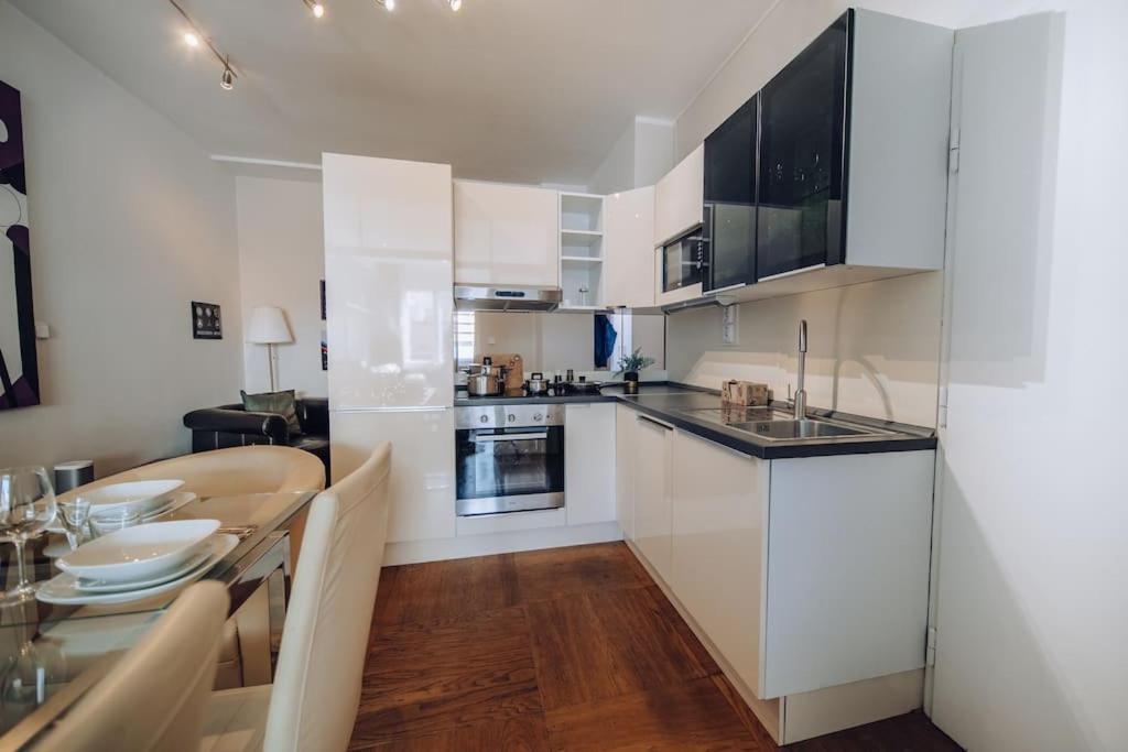 Downtown 2bd Riverside Near Dancing House Appartement