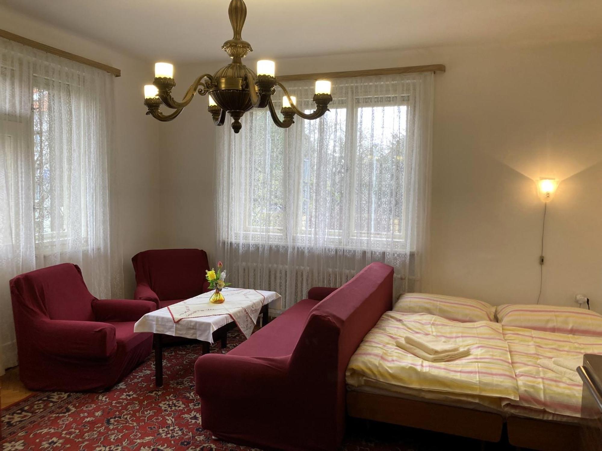 Apartment Spacious - Free Parking! Prague