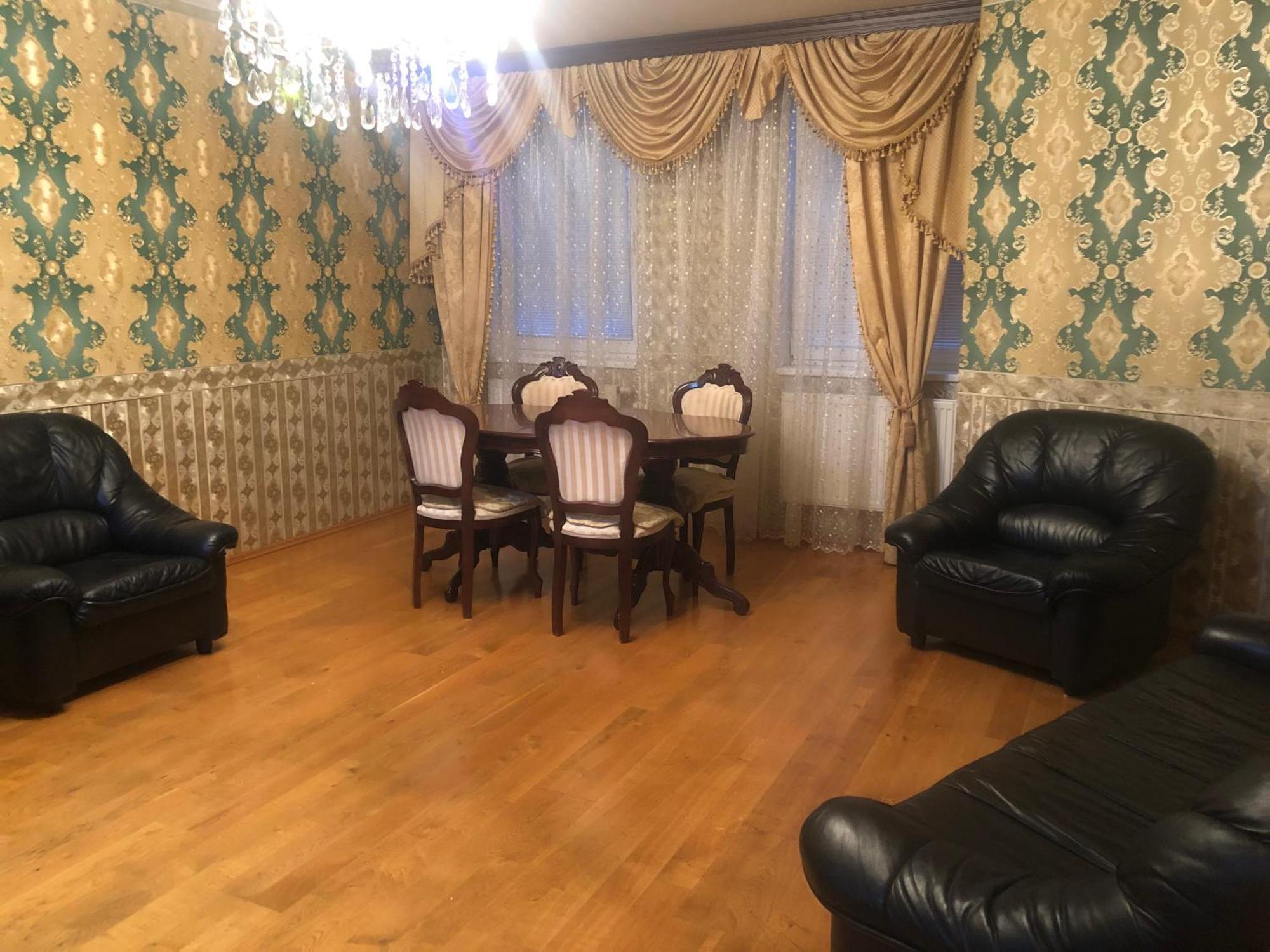 Emerald Apartment