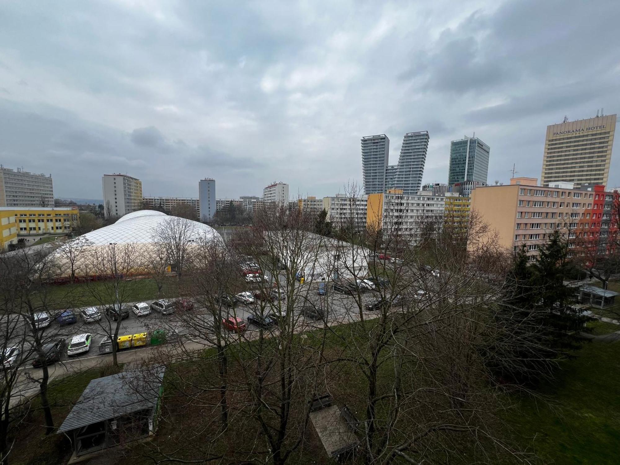 Hoa - Metro Station Pankrac Daire *